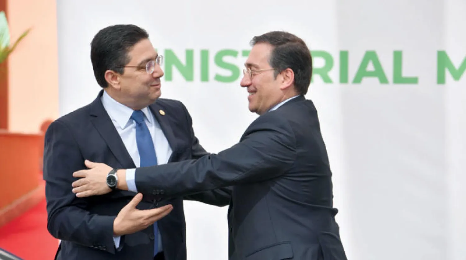 ناصر بوريطة خلال استقباله وزير الخارجية الإسباني خوسيه مانويل ألباريس في مراكش أول من أمس (إ.ب.أ)