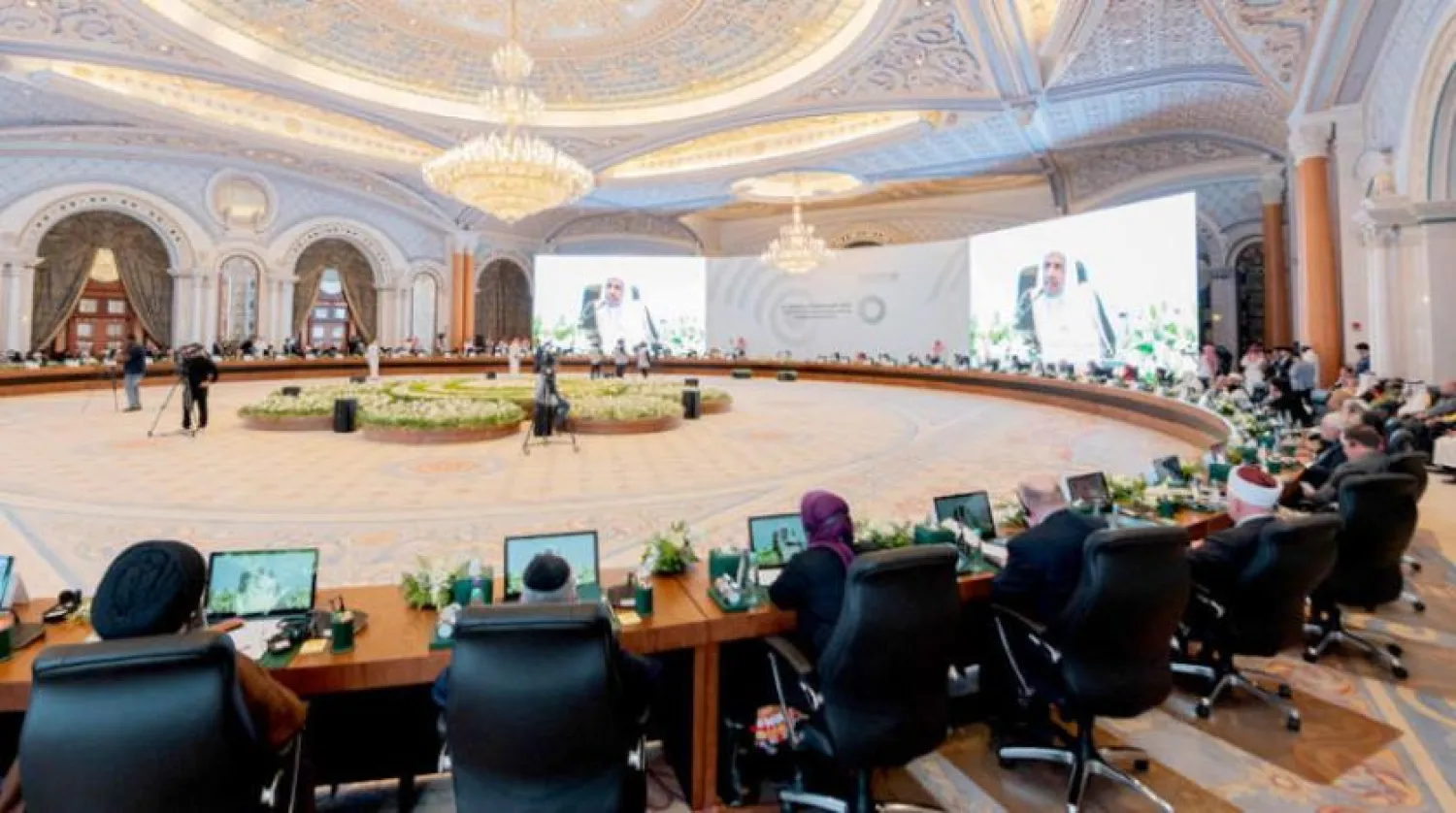 Muslim World League Chief Muhammad bin Abdul Karim Al-Issa gives his speech at the “Common Values among Religious Followers” forum in Riyadh, (Asharq Al-Awsat)
