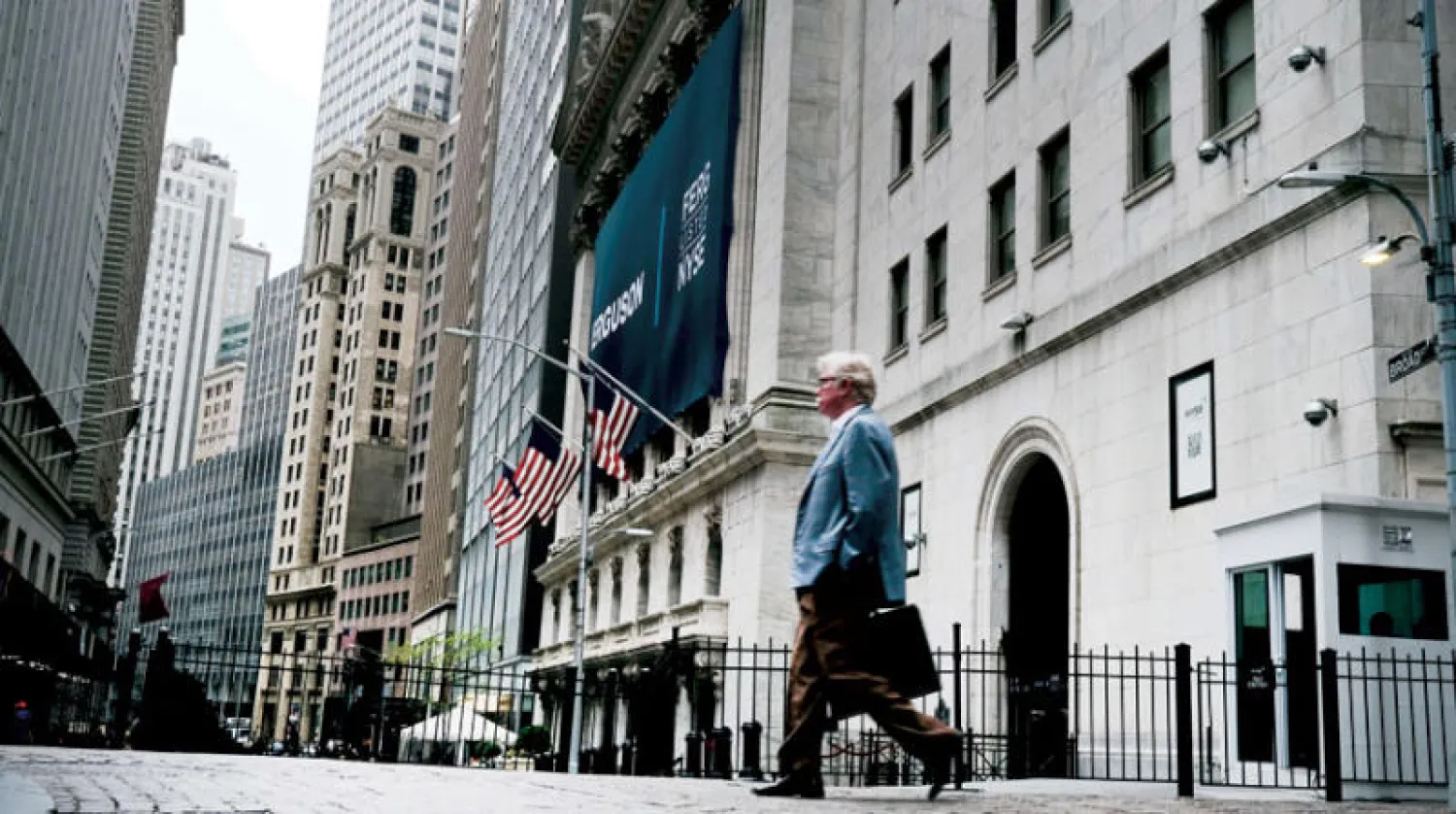 مؤشرات البورصات الأميركية افتتحت تداولاتها أمس على ارتفاع بعد أسبوع مضطرب (أ.ف.ب)