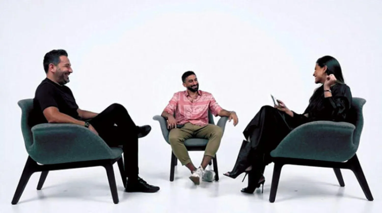 أنس بوخش متوسطاً الإعلامي وسام بريدي وزوجته عارضة الأزياء ريم السعيدي