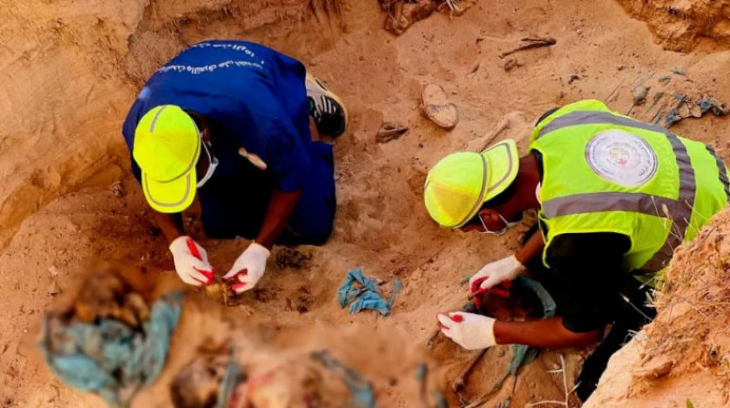 Trablus’un doğusundaki Tarhuna’da geçtiğimiz günlerde bir toplu mezar bulundu. (Kayıp Kişileri Arama Kurumu)  