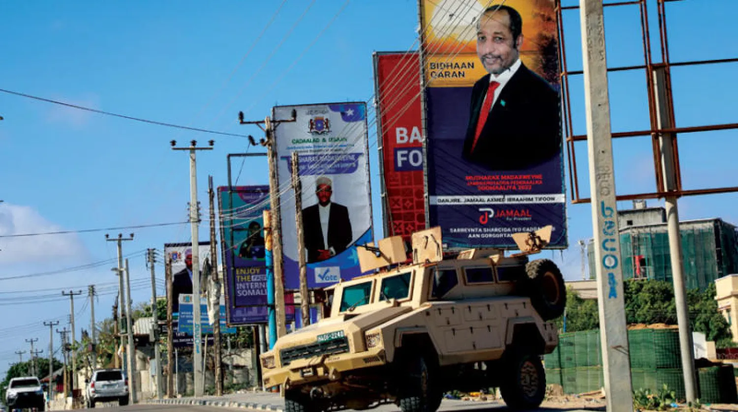 يتنافس الرئيس الحالي محمد عبد الله محمد المعروف باسم فرماجو مع 37 مرشحاً آخرين من بينهم رئيسان سابقان هما شريف شيخ أحمد وحسن شيخ محمود (أ.ب)