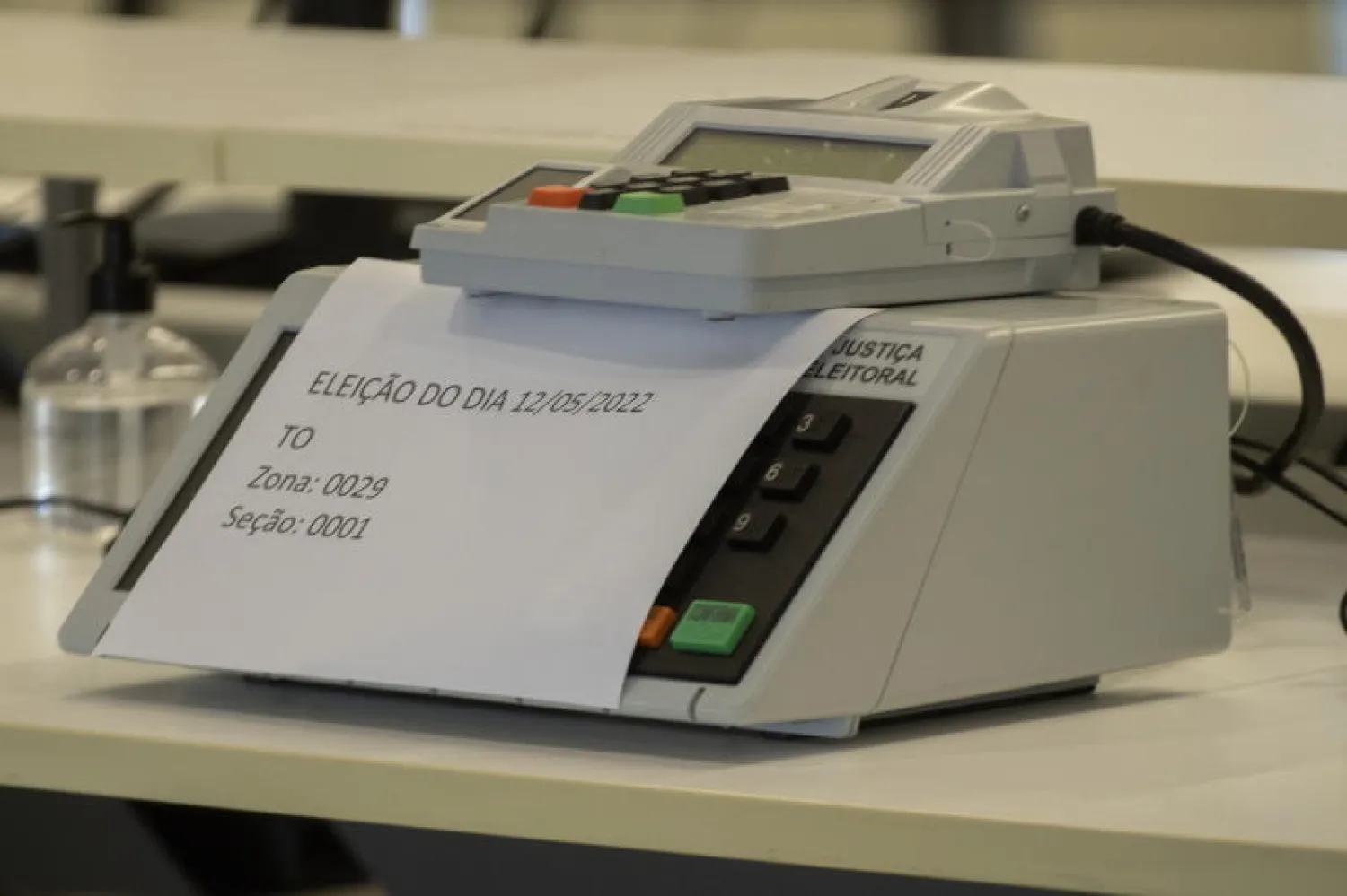 آلة تصويت إلكترونية يتم استخدامها في اختبار التأكد من سلامة نظام التصويت في البرازيل (إ.ب.أ)