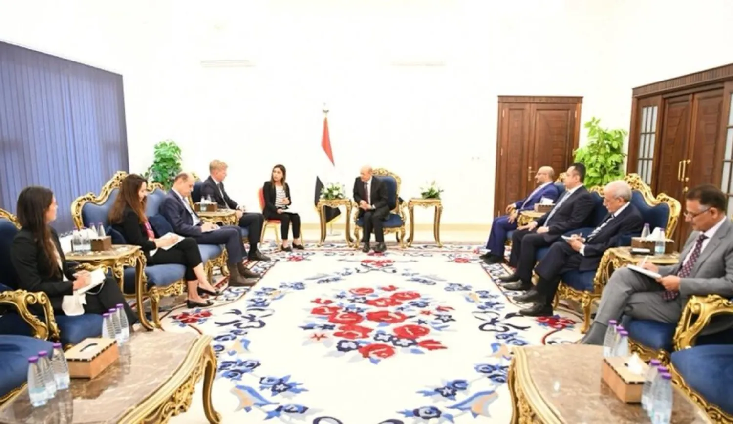 The UN Envoy with the Presidential Leadership Council President, Rashad al-Alimi, Prime Minister Maeen Abdulmalik, and the Deputy head of the Presidential Leadership Council, Tariq Saleh (UN)