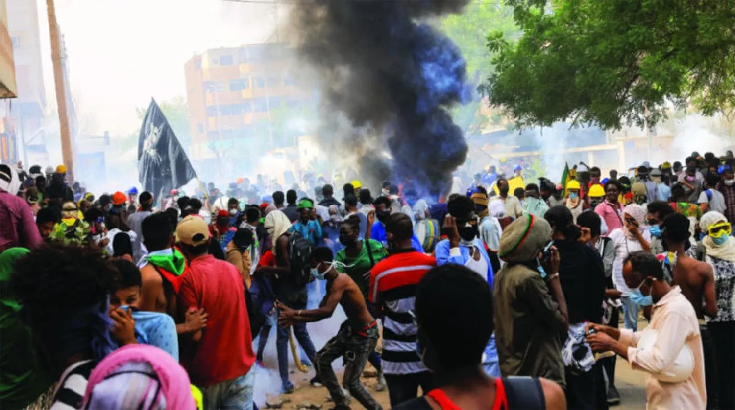 جانب من الاحتجاجات المطالبة بالحكم المدني في السودان (رويترز)