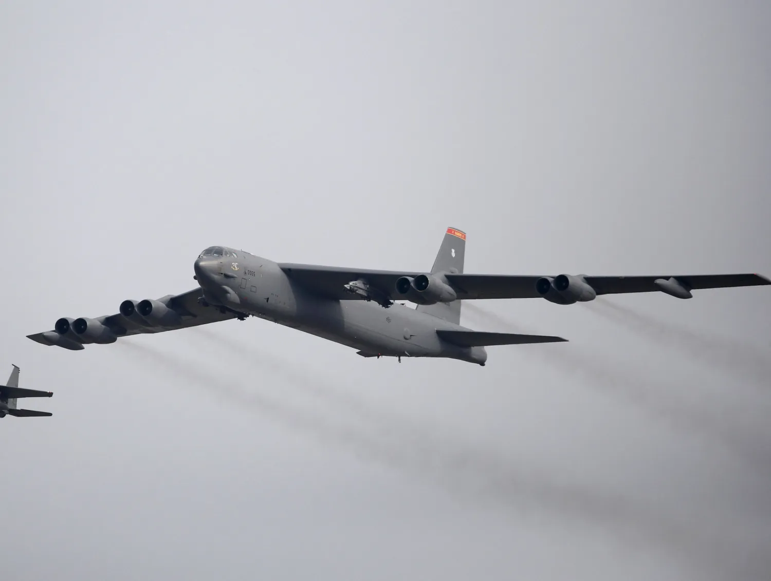 قاذفة قنابل من طراز «بي-52» (أرشيفية - رويترز)