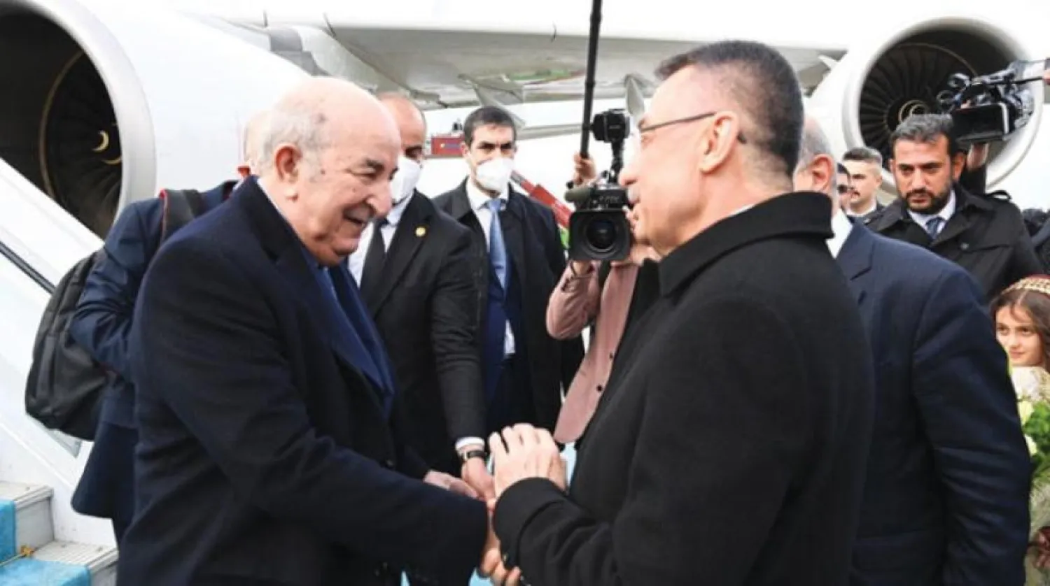 Cezayir Cumhurbaşkanı, Türkiye Cumhurbaşkanı Yardımcısı tarafından karşılandı (Cezayir Cumhurbaşkanlığı)