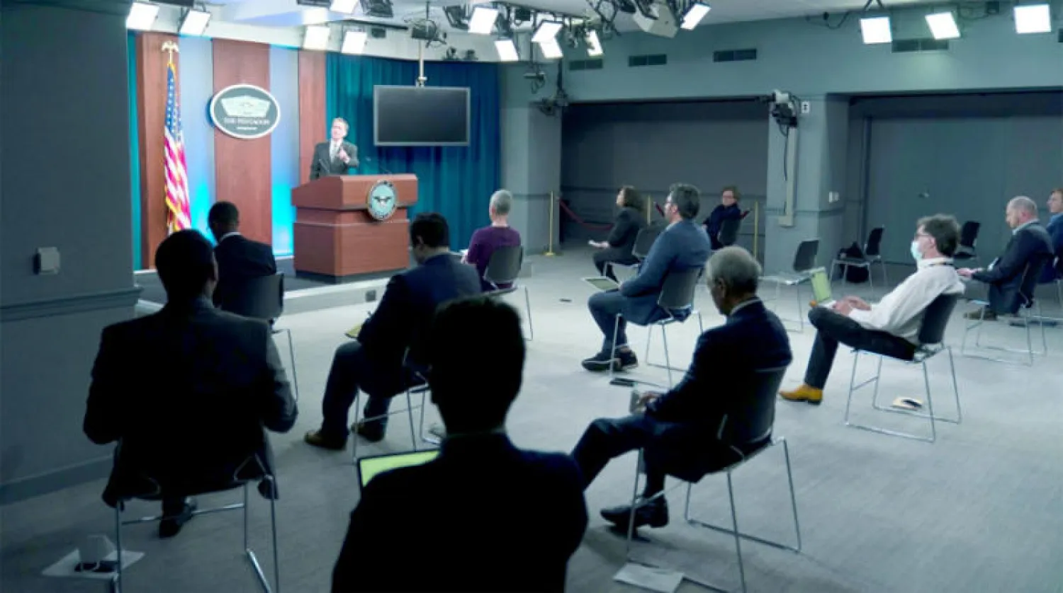 الناطق باسم «البنتاغون» جون كيربي خلال مؤتمره الصحافي بمقر وزارة الدفاع الأميركية أول من أمس (أ.ب)