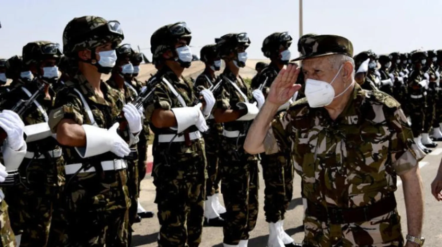 Cezayir Genelkurmay Başkanı Said Şangariha, ülkenin doğusundaki bir askeri tesisi ziyaret etti. (Savunma Bakanlığı)
