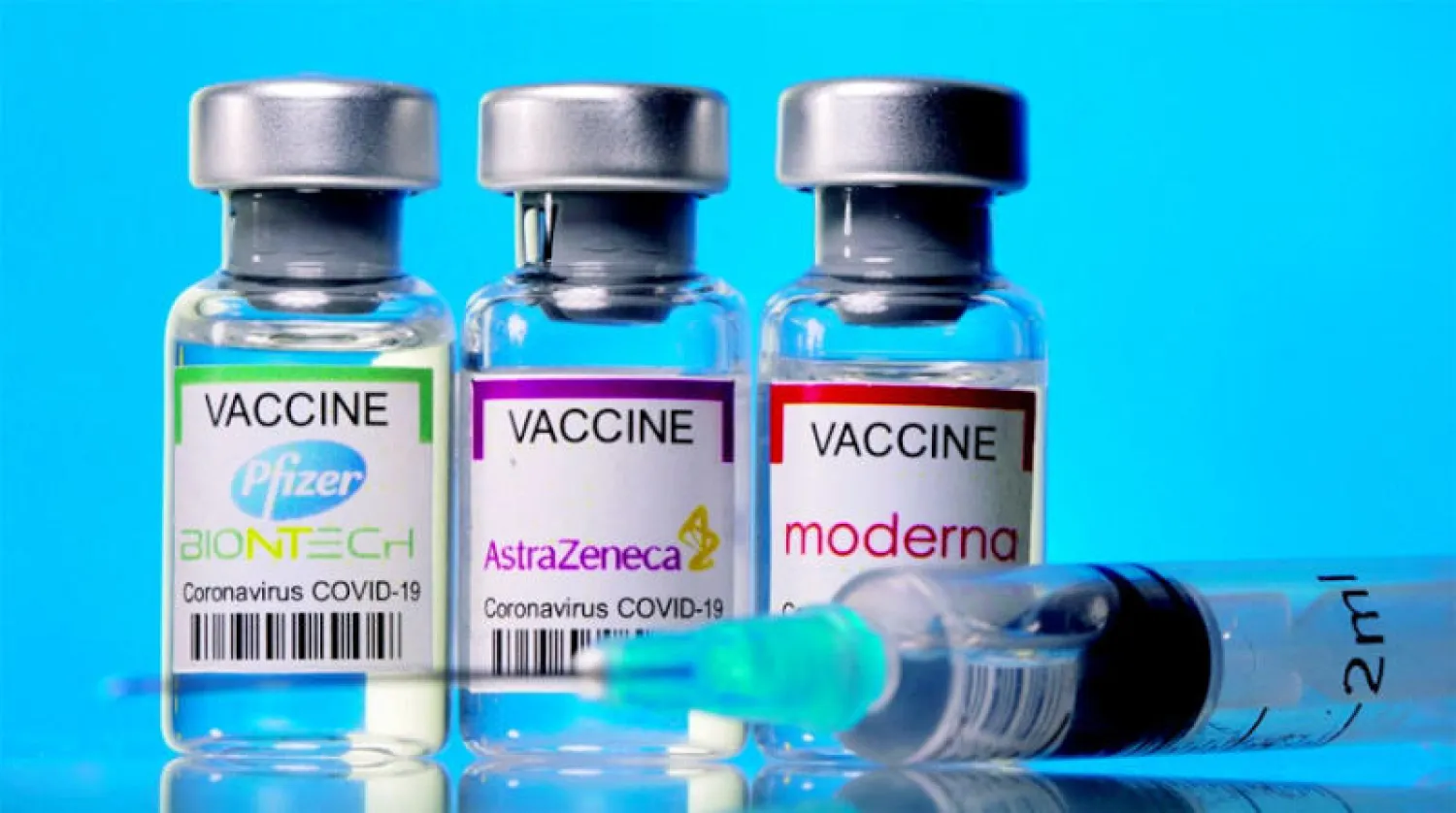 لقاحات «فايزر - بايونتك» و«موديرنا» و«أسترازينيكا» (رويترز)
