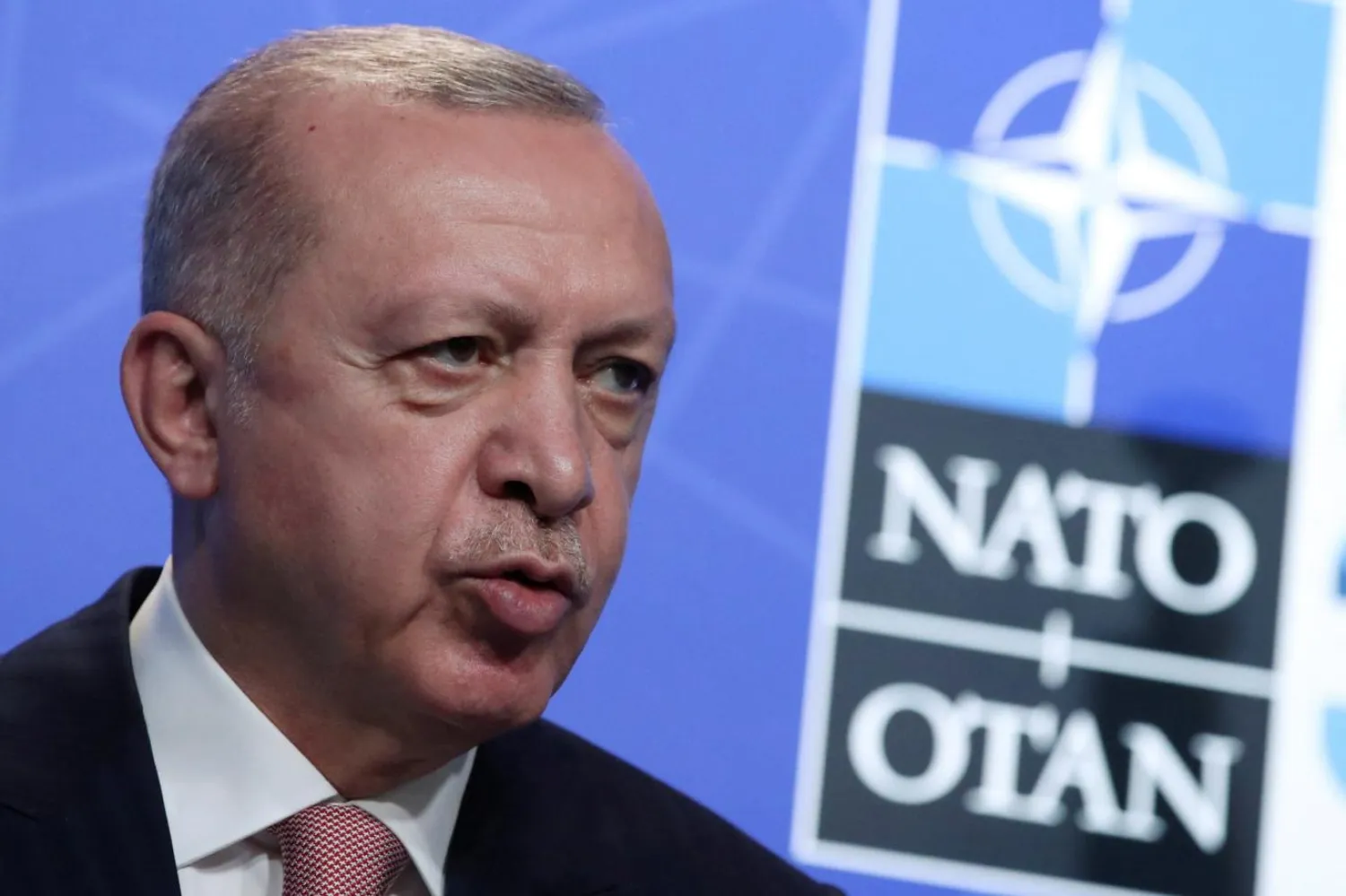 Cumhurbaşkanı Tayyip Erdoğan, belirttiği şartlar yerine getirilmeden İsveç ve Finlandiya'nın NATO üyeliğine izin vermeyeceğini ifade etmişti (Reuters)