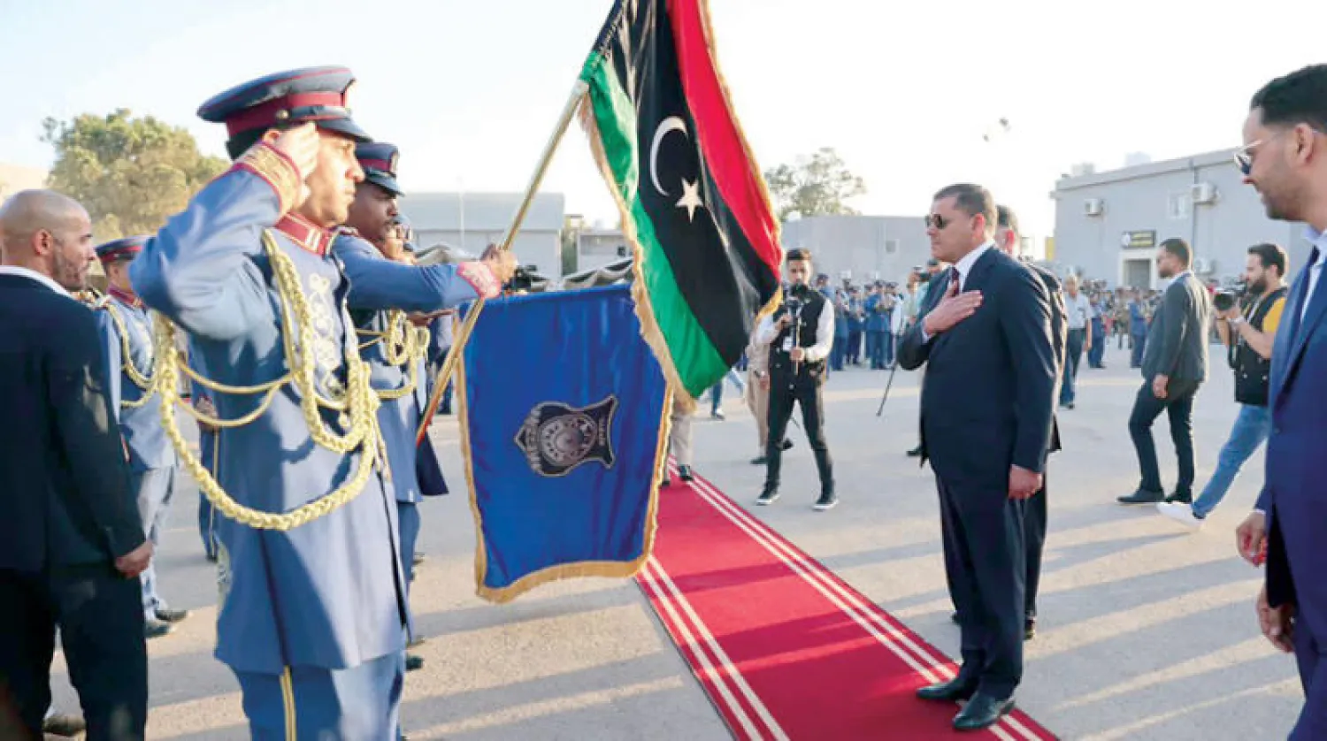 صورة وزعتها «حكومة الوحدة» لمشاركة رئيسها الدبيبة في حفل تخرج دفعة من أمن المرافق والمنشآت