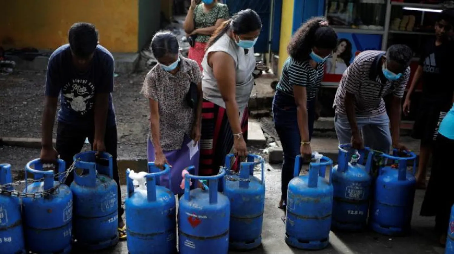 Kolombo’da insanlar tüp gaz kuyruğunda (Reuters)