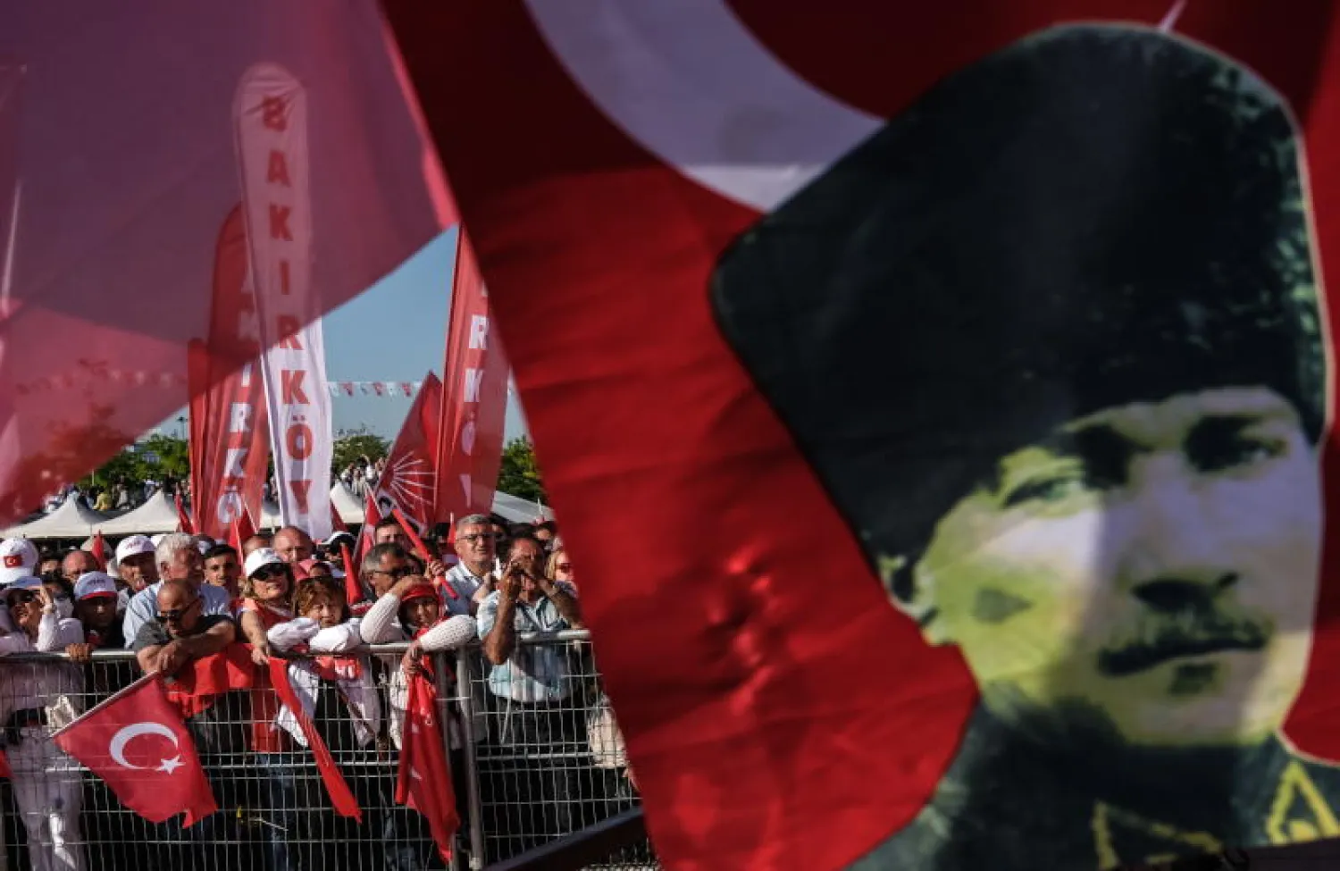 جانب من الاحتجاجات في إسطنبول (إ.ب.أ)