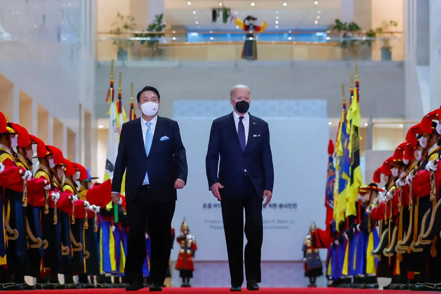 US President Joe Biden and South Korean President Yoon Suk-youl are greeted by a guard of honor as they gather at a State Dinner at the National Museum of Korea in Seoul, South Korea, May 21, 2022. REUTERS/Jonathan Ernst