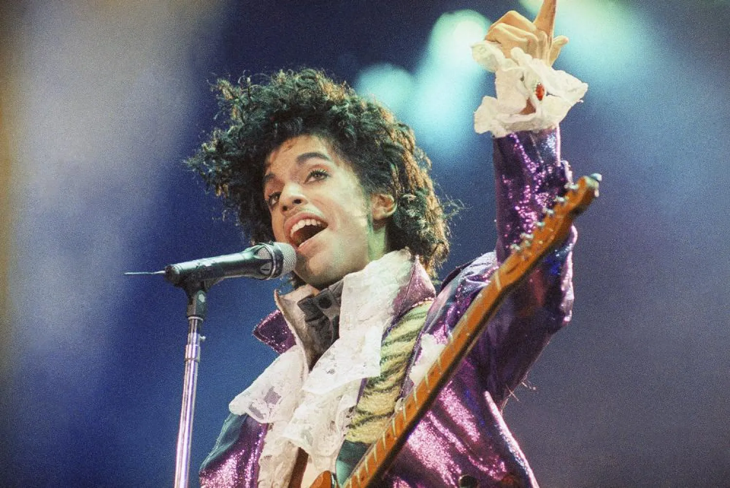 Prince performs at the Forum in Inglewood, Calif., on Feb. 18, 1985. (AP)