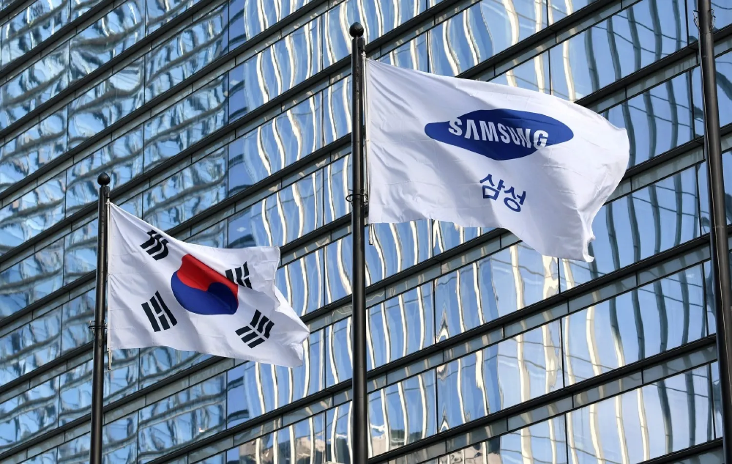 This file photo taken on January 30, 2020 shows the Samsung flag (R) and South Korean national flag fluttering outside the company's Seocho building in Seoul. (AFP)