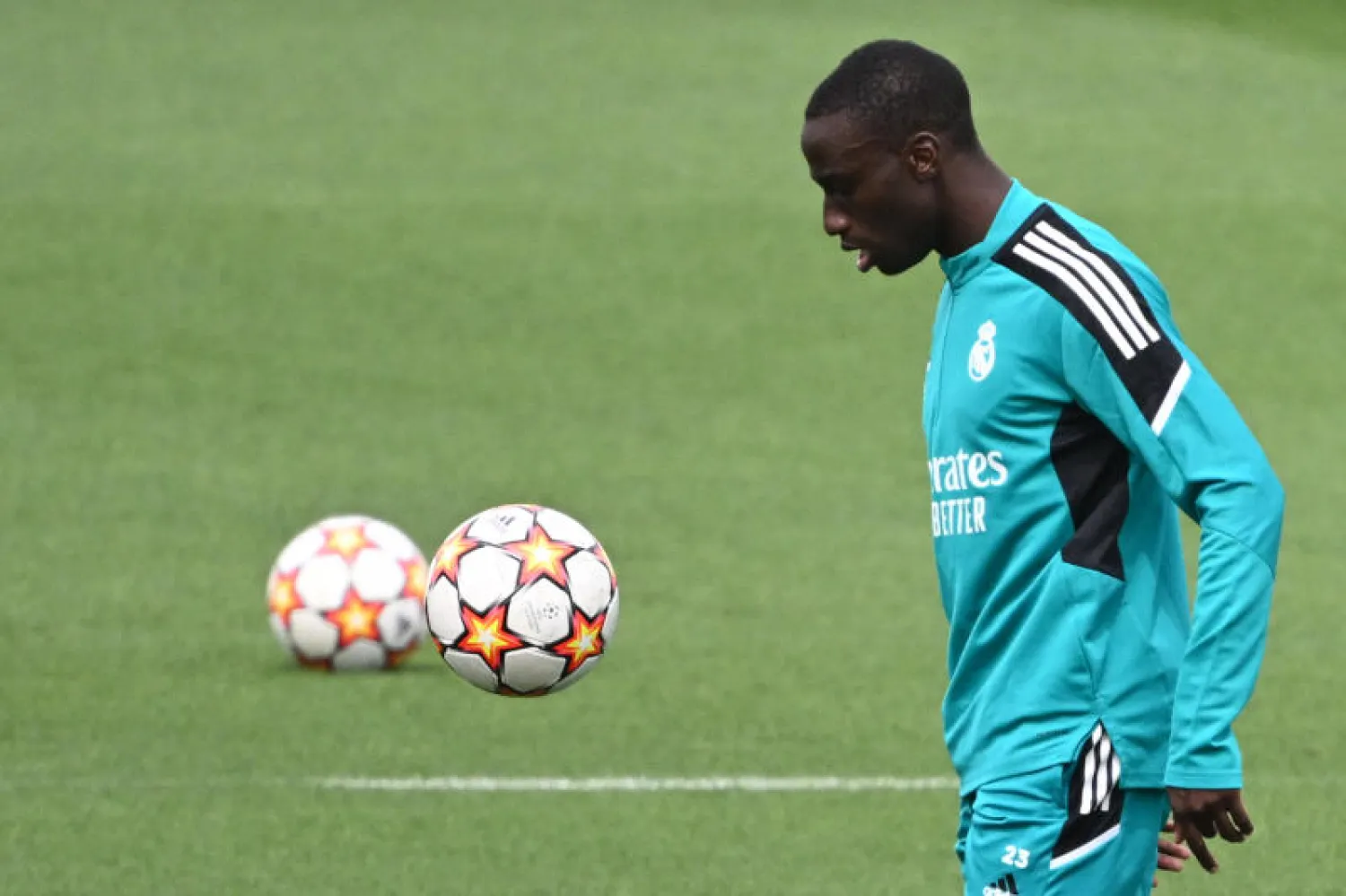 الظهير الأيسر الفرنسي فيرلان مندي (أ.ف.ب)