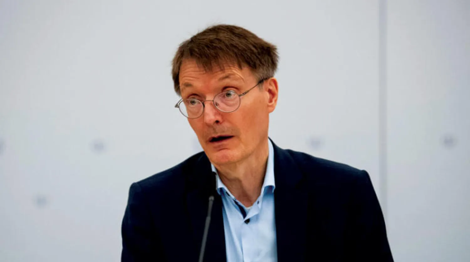 لاوترباخ في مؤتمر صحافي حول جدري القردة الثلاثاء الماضي في بريمن شمالي ألمانيا (د.ب.أ)