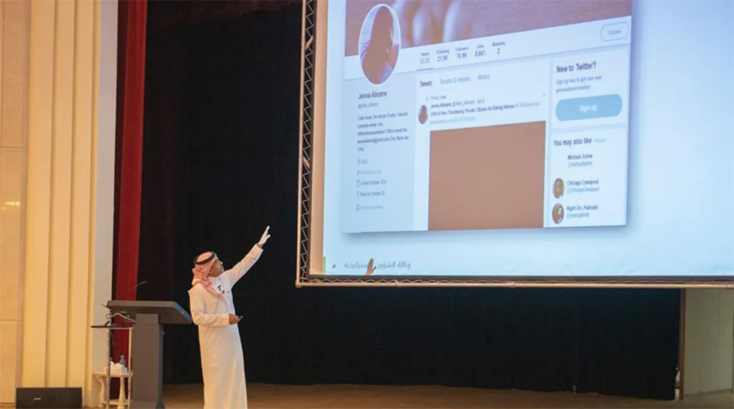 كلية القيادة والأركان تستضيف مدير عام التواصل الاستراتيجي بوزارة الدفاع