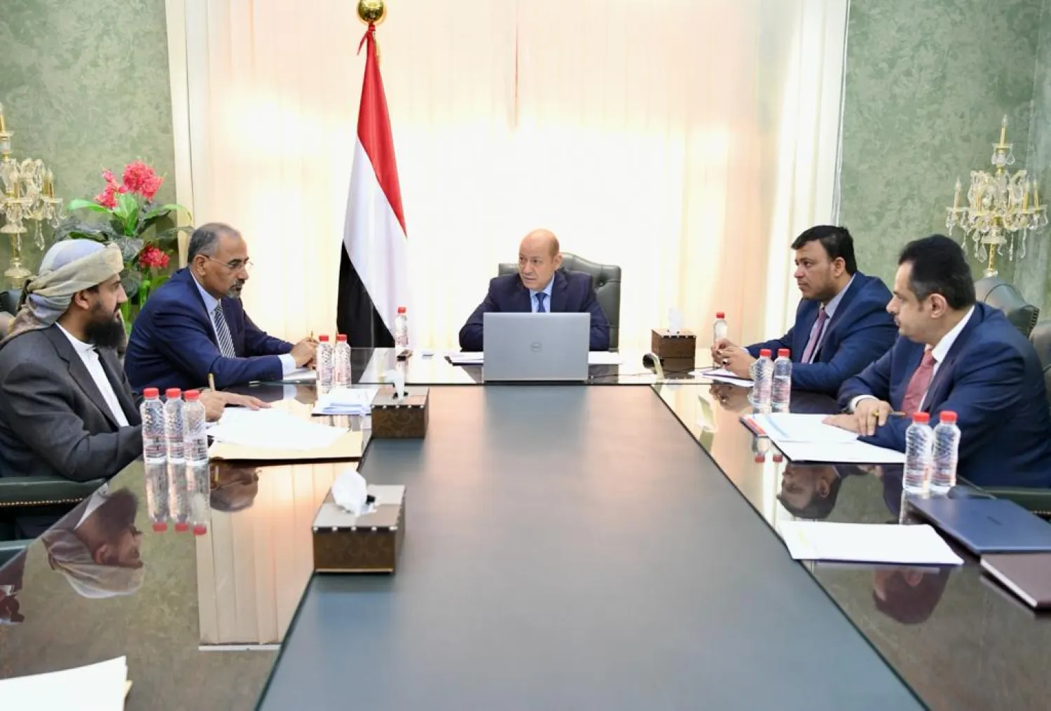 President Rashad al-Alimi chairs the meeting of the Yemeni Presidential Leadership Council (PLC) (Saba)