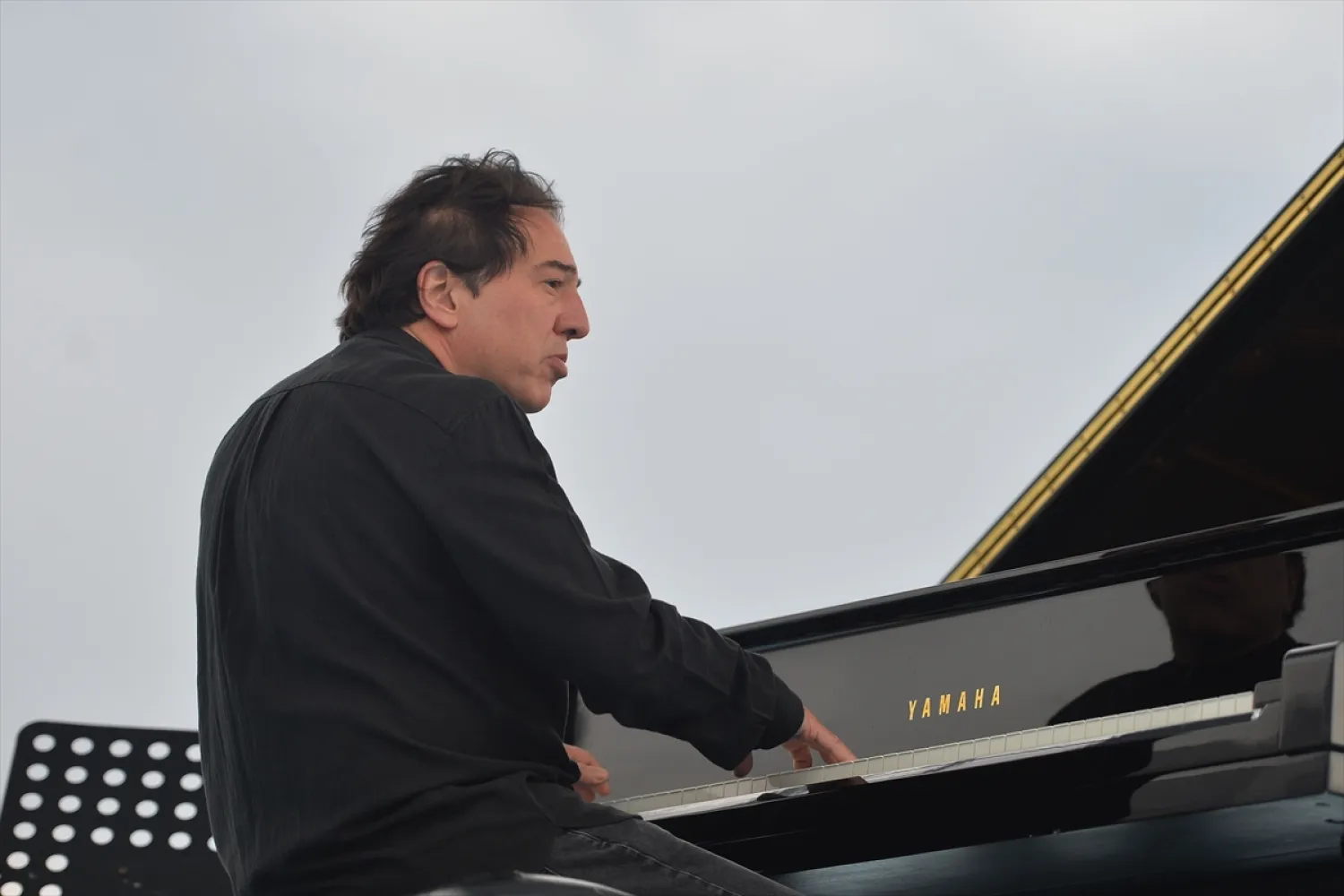 Piyanist ve besteci Fazıl Say, Munzur Çayı kıyısında konser verdi
