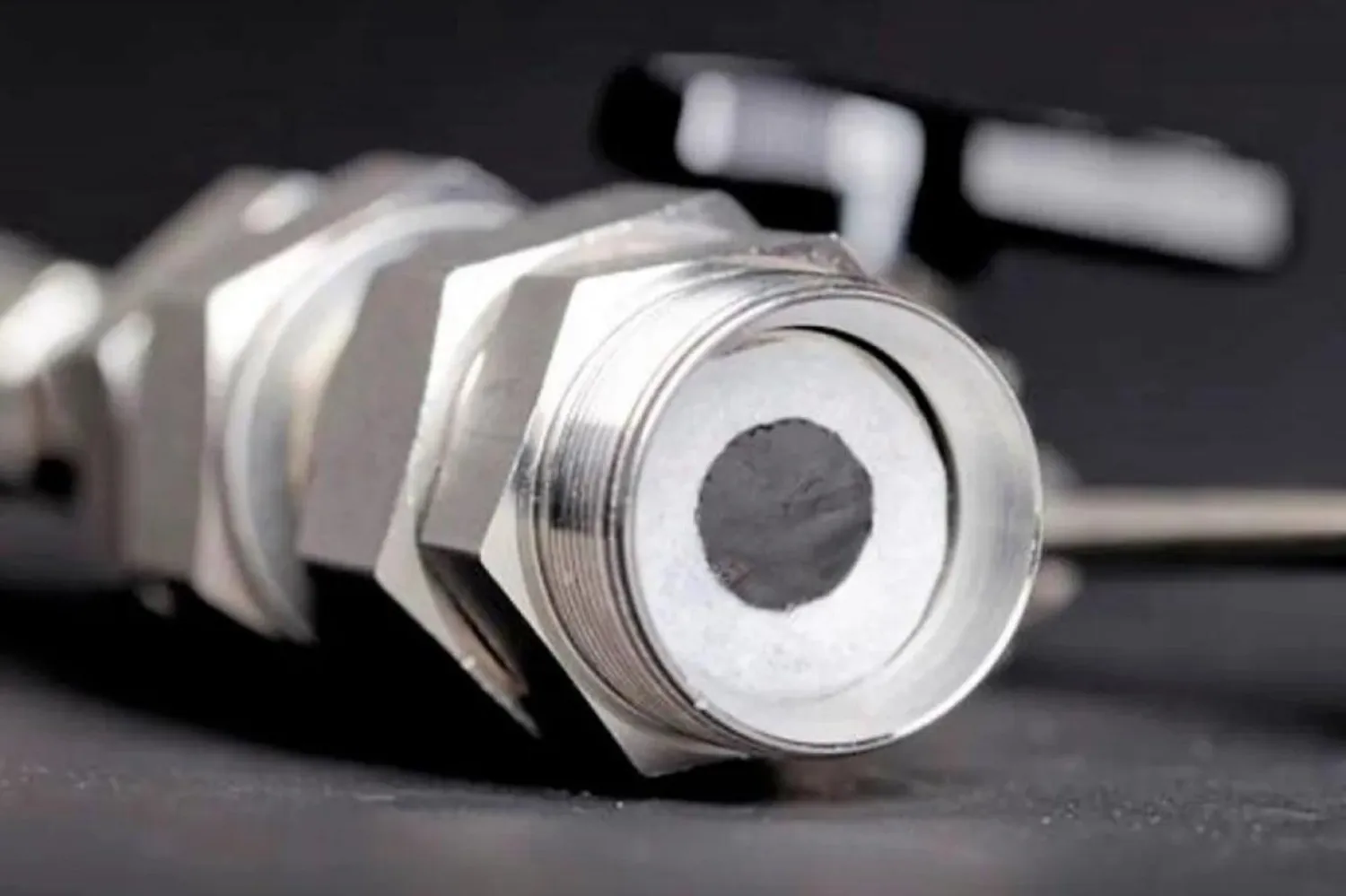 Pil benzeri yeni bir cihaz şarj olurken atmosferdeki karbondioksiti uzaklaştırıyor (Cambridge Üniversitesi)

