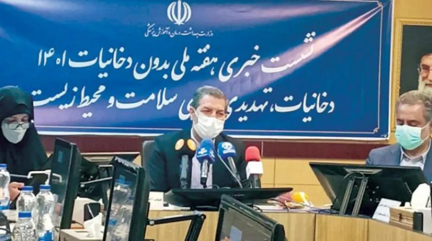 İran Sağlık Bakanı Yardımcısı Kemal Haydari, düzenlediği basın toplantısında (İran televizyonu)