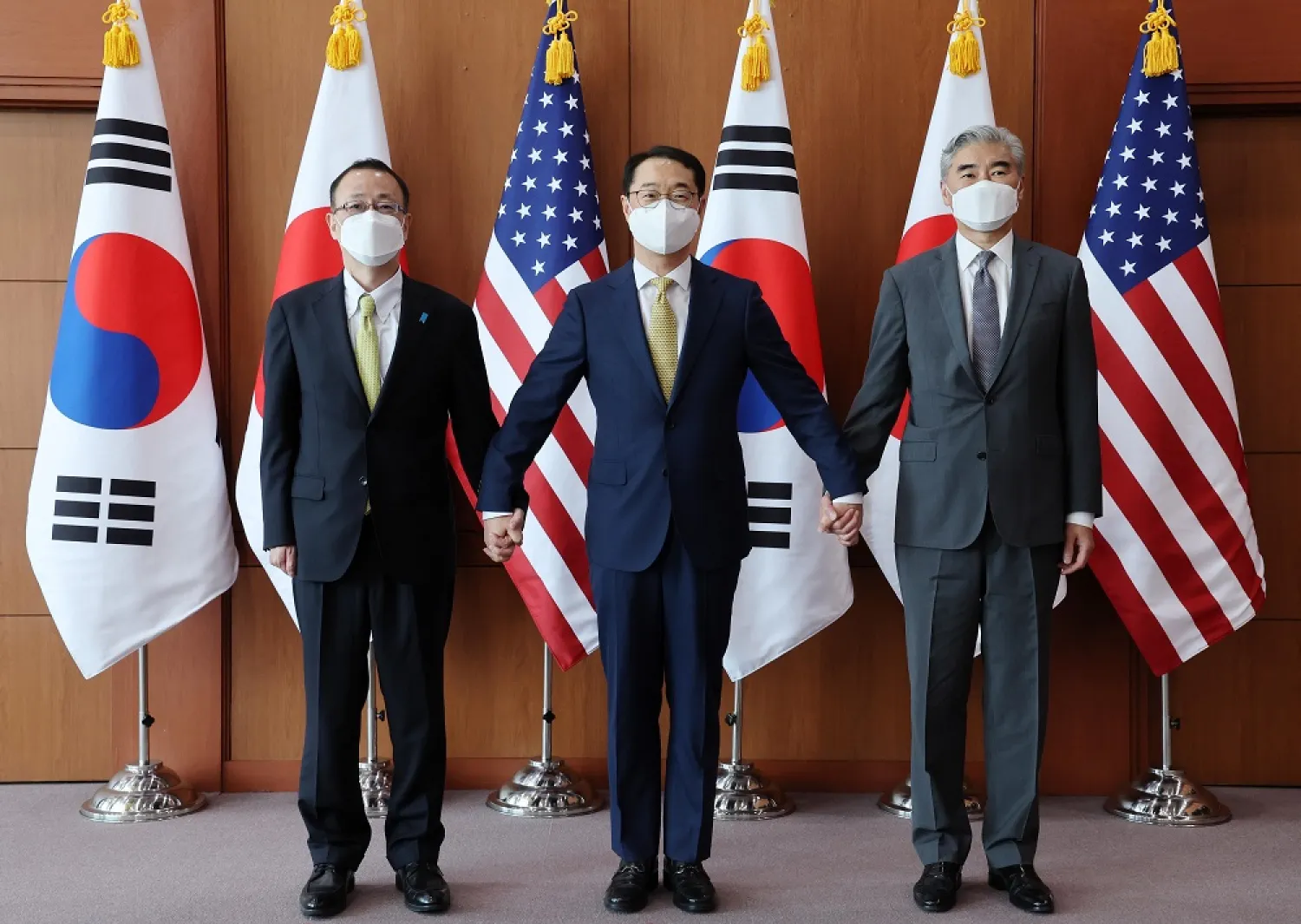 03 June 2022, South Korea, Seoul: Kim Gunn (C), South Korea's new special representative for Korean Peninsula peace and security affairs, poses for a photo with Sung Kim (R), US special envoy for North Korea, and Takehiro Funakoshi, head of the Japanese Foreign Ministry's Asian and Oceanian Affairs Bureau, prior to their talks at the foreign ministry in Seoul. (dpa)