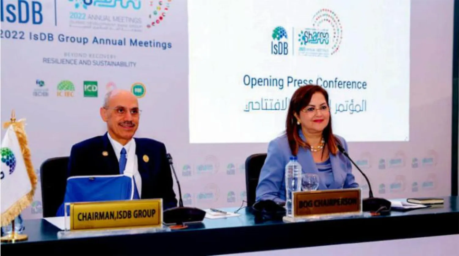 Dr. Muhammad bin Sulaiman Al-Jasser and Hala Al-Saeed during a press conference in Sharm El-Sheikh on Thursday. (Asharq Al-Awsat)