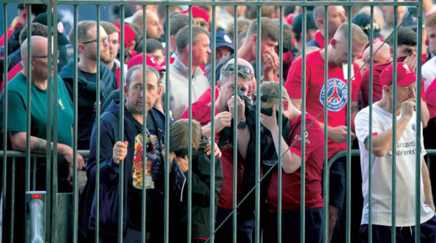 فوضى دوري الأبطال: طوابير طويلة ومنع المشجعين من الدخول وانعدام الإشراف والأمن (أ.ب)