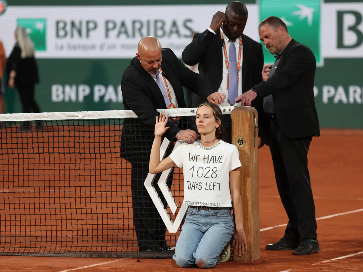 Protest: The court invader is removed from the court by security officials. Thomas SAMSON AFP
