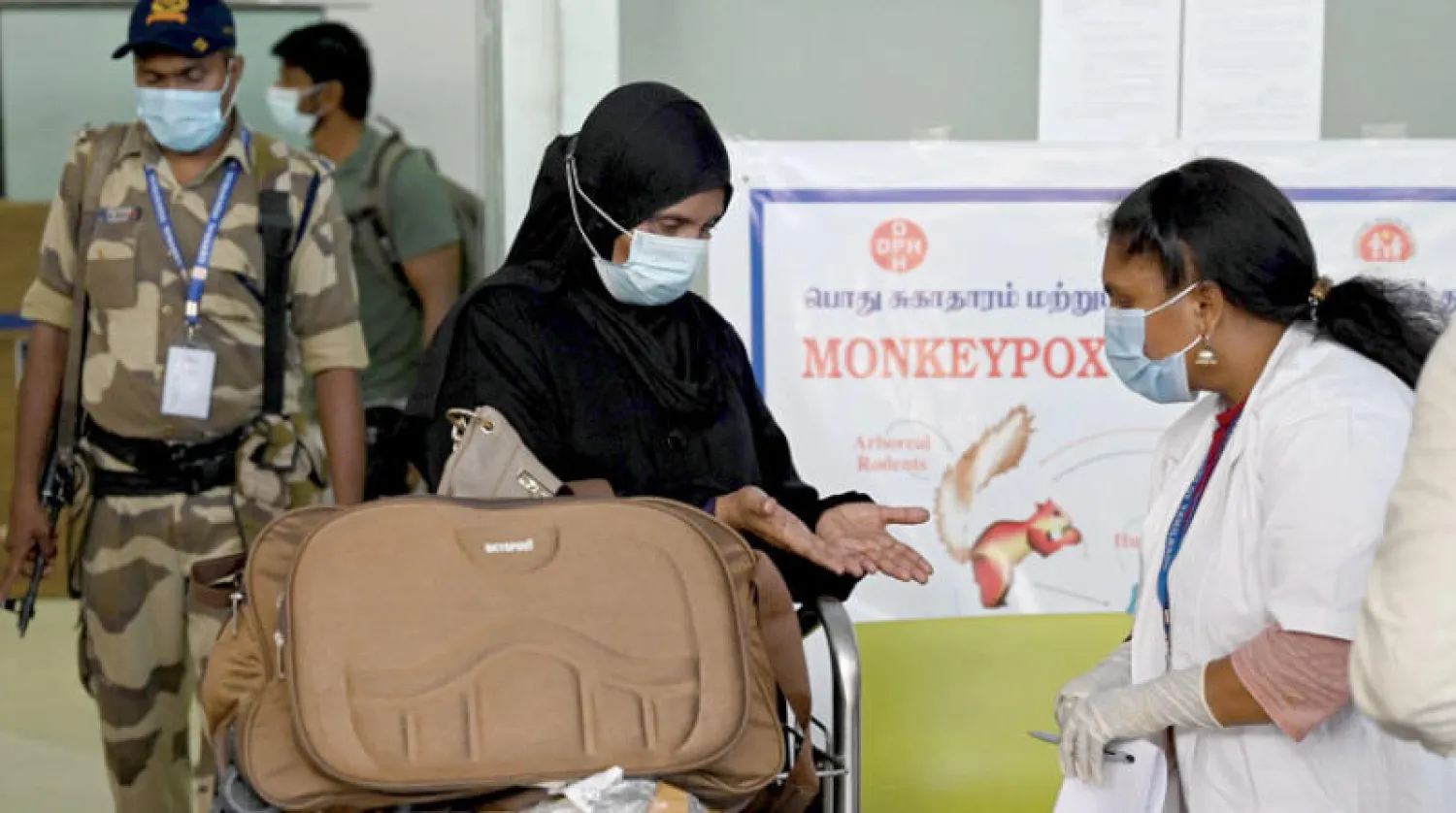 فحص «جدري القردة» للقادمين في أحد المطارات الهندية (أ.ف.ف)