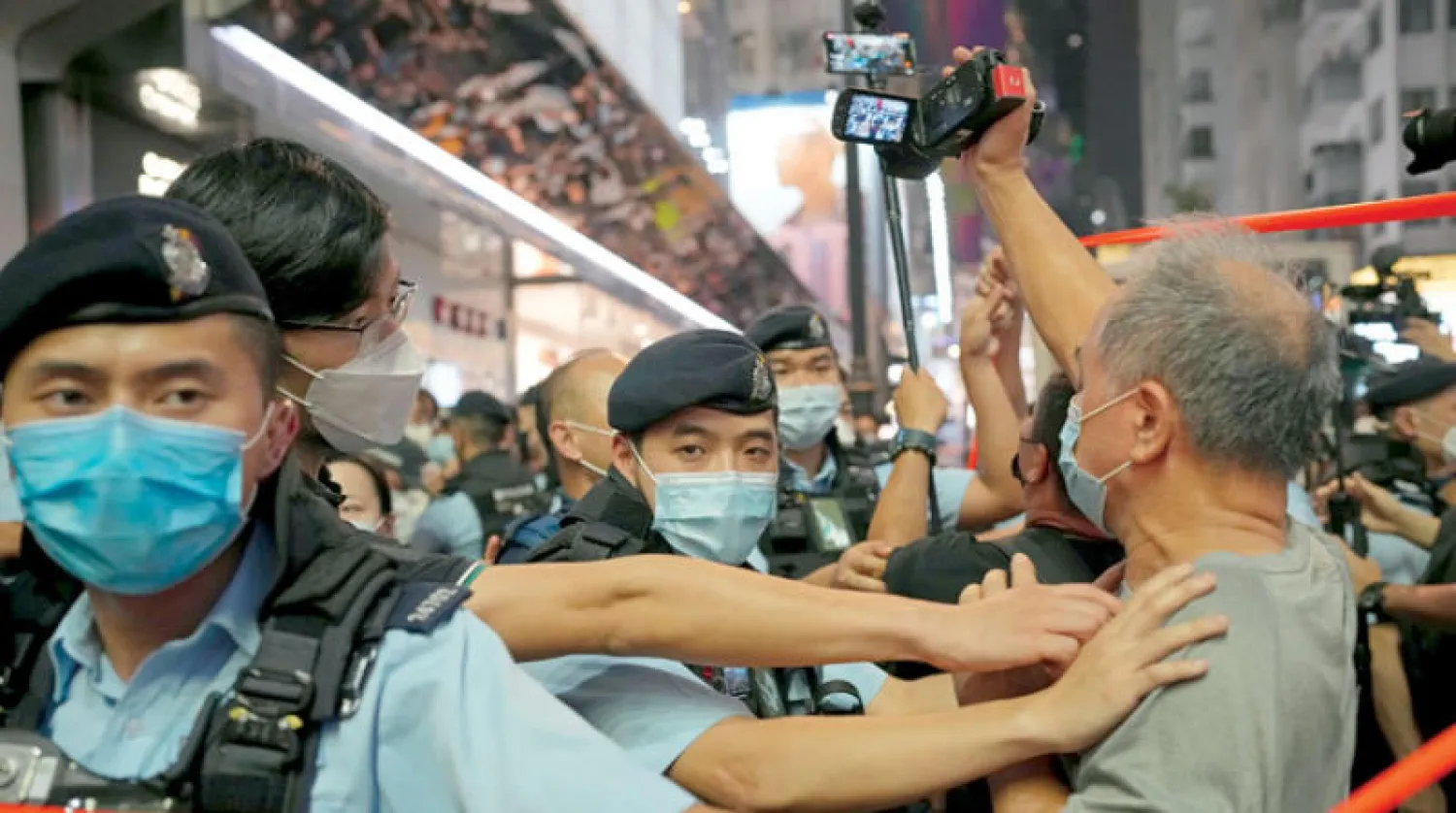 أغلقت شرطة هونغ كونغ الجمعة قسماً كبيراً من حديقة فيكتوريا التي كانت سابقاً موقعاً للاحتفالات السنوية لإحياء ذكرى قمع التظاهرات (أ.ب)