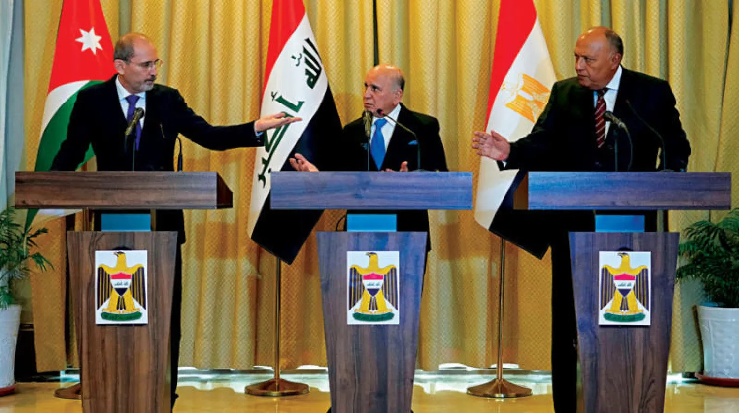من اليمين... وزراء خارجية  مصر والعراق والأردن خلال مؤتمرهم الصحافي في بغداد أمس (أ.ب)