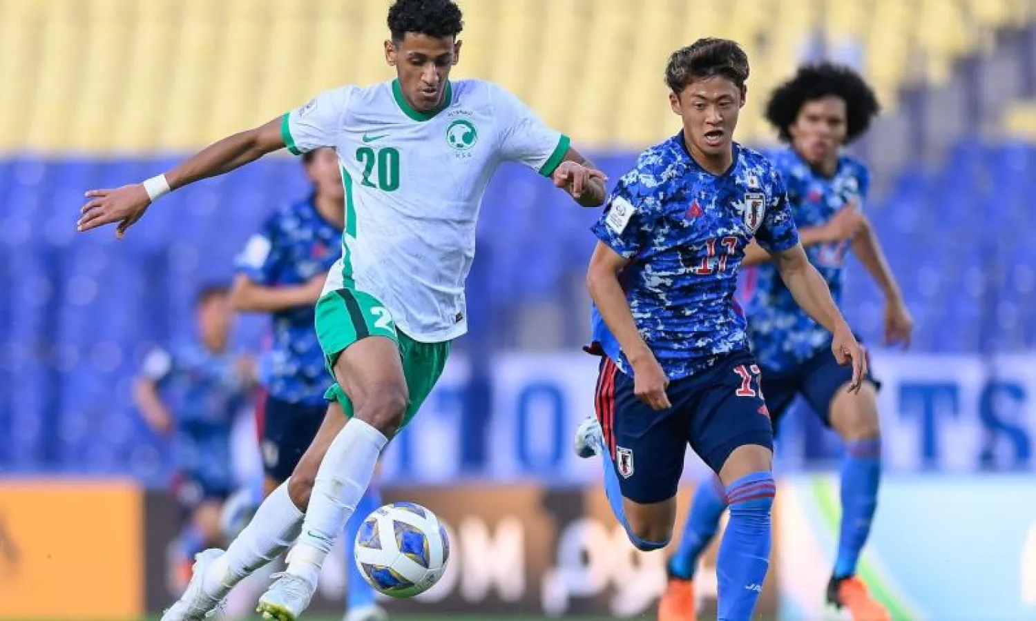 جانب من مواجهة السعودي الأولمبي أمام نظيره الياباني (الشرق الأوسط)