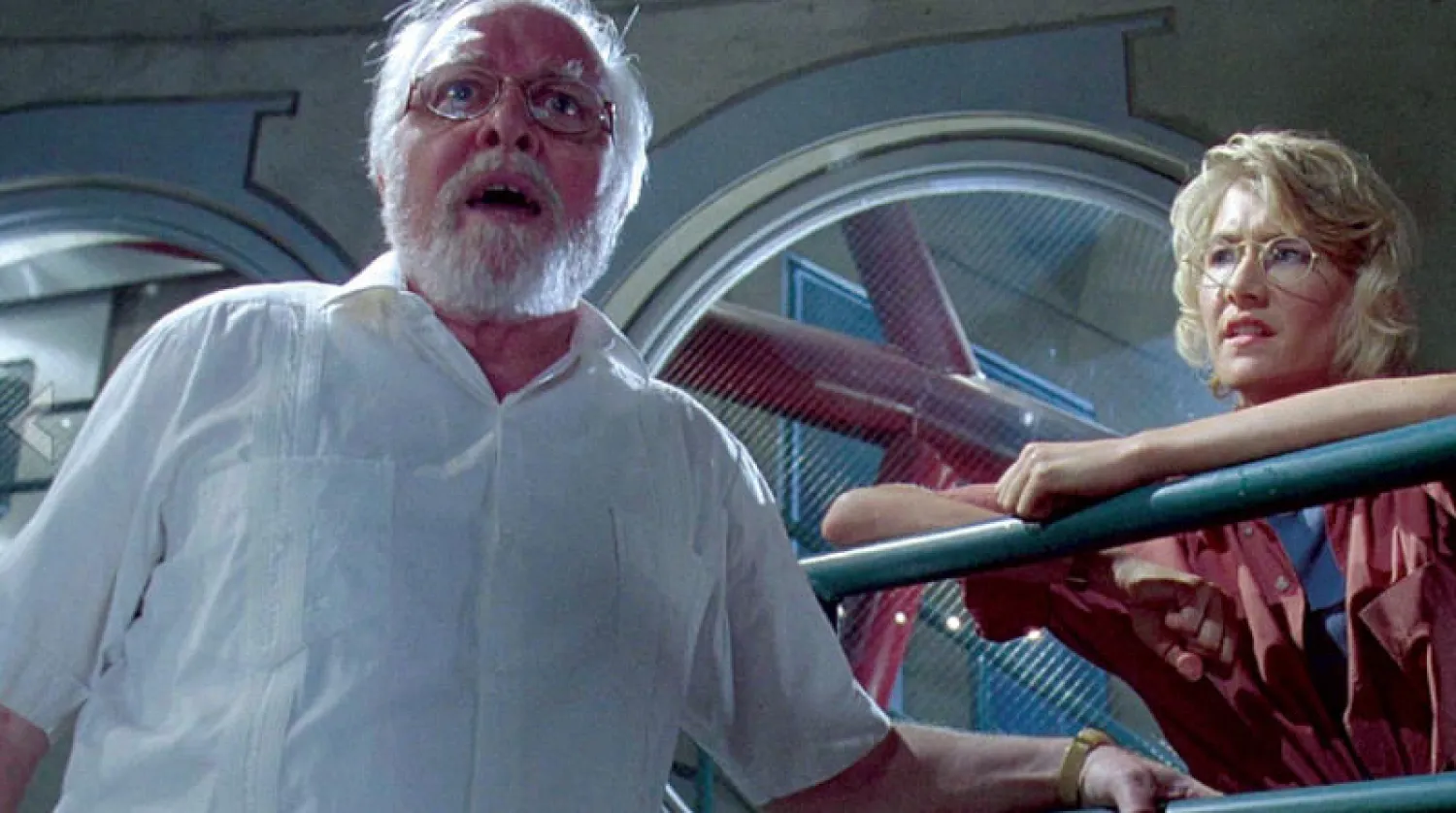 لورا ديرن ورتشارد أتنبوره في الجزء الأول من «جوراسيك بارك»