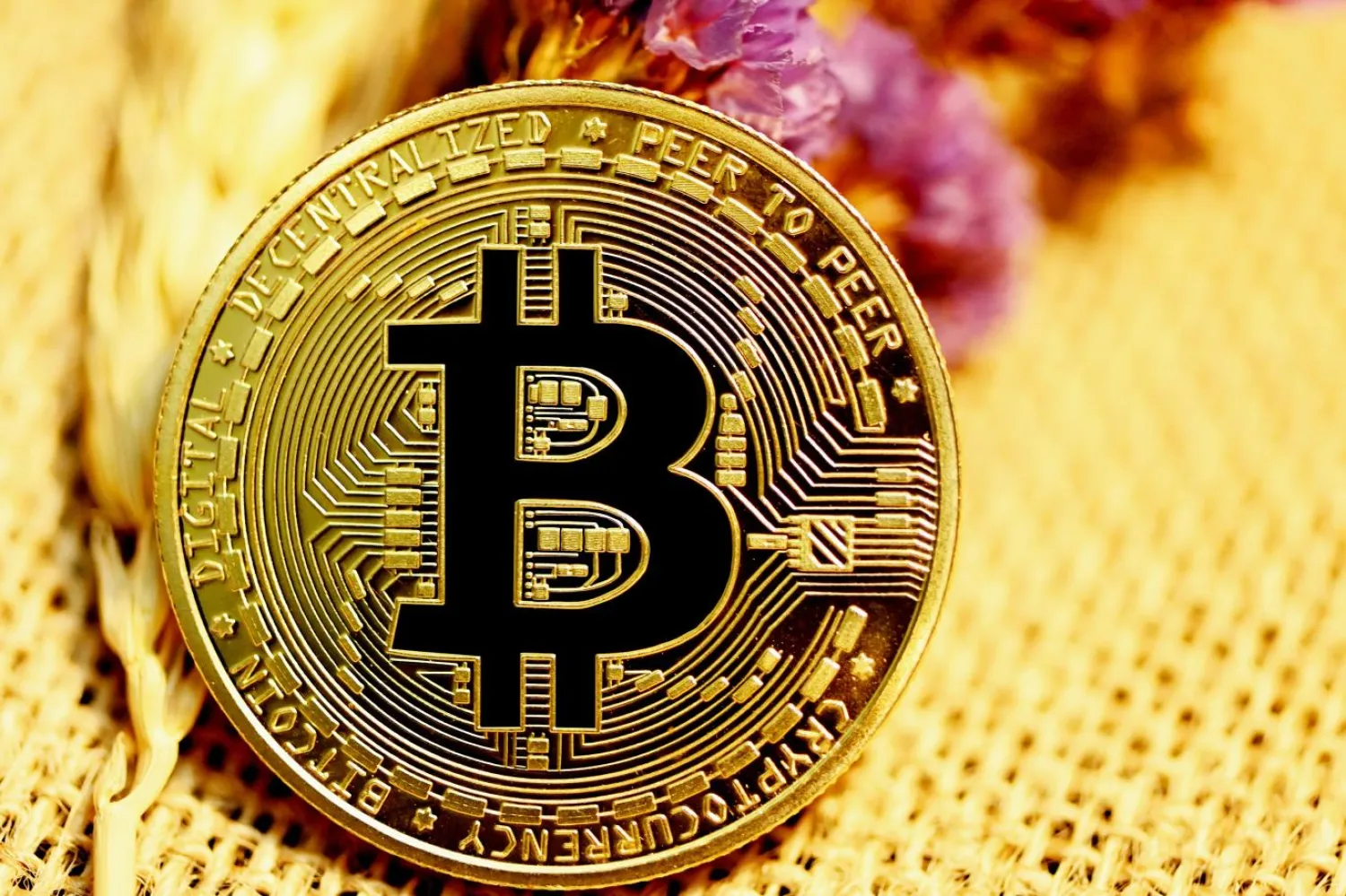 Yeni araştırmaya göre Bitcoin iddia edildiği kadar merkeziyetsiz ve anonim  değil