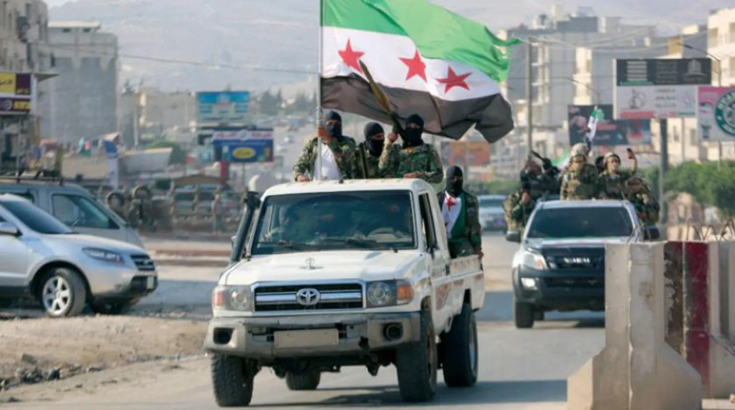 Halep'in kuzeyindeki ‘SDG’ ile temas hatlarına giden ‘Suriye Milli Ordusu’na ait askeri araçlar. (Şarku'l Avsat)