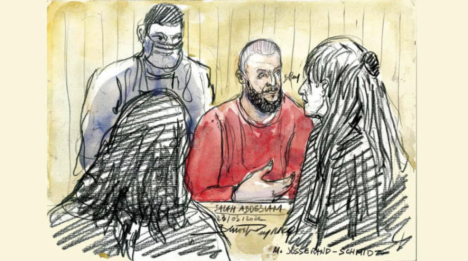 رسم في المحكمة الجنائية يصور صلاح عبد السلام (وسط)، المشتبه به الرئيسي في اعتداءات 13 نوفمبر 2015 التي أودت بحياة 130 شخصاً في باريس (أ.ف.ب)