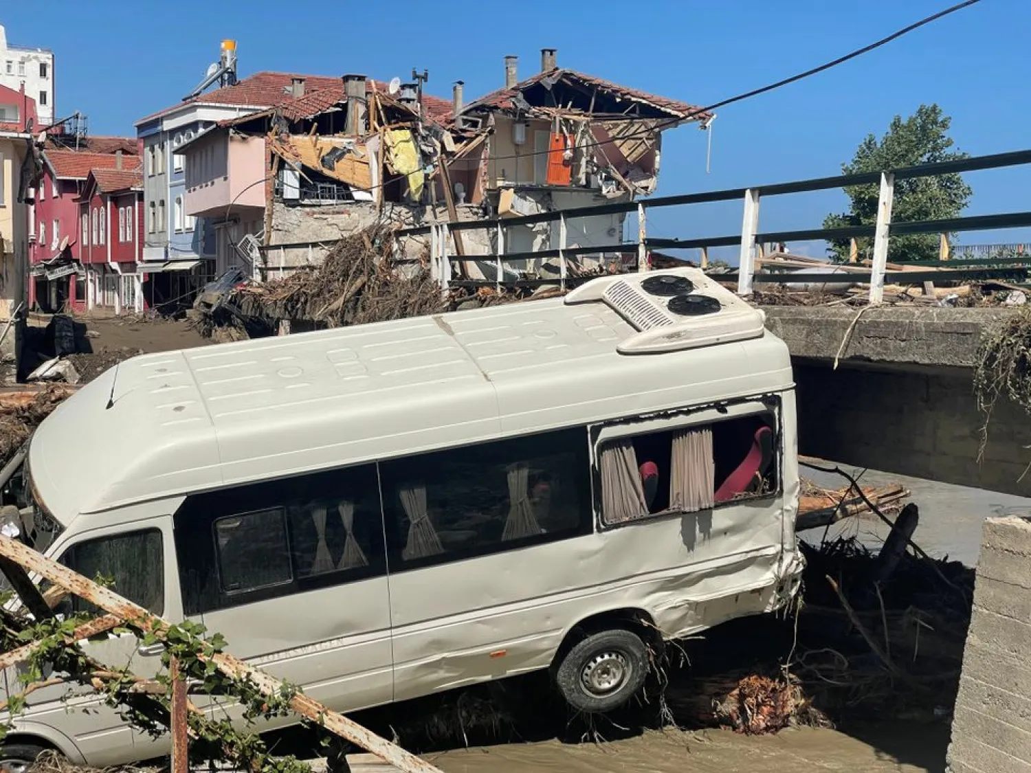 A damaged vehicle and a partially collapsed building are seen following the flash floods that swept through towns in the Turkish Black Sea region, in the town of Ilisi, in Kastamonu province, Turkey, August 15, 2021. REUTERS/Mehmet Emin Caliskan