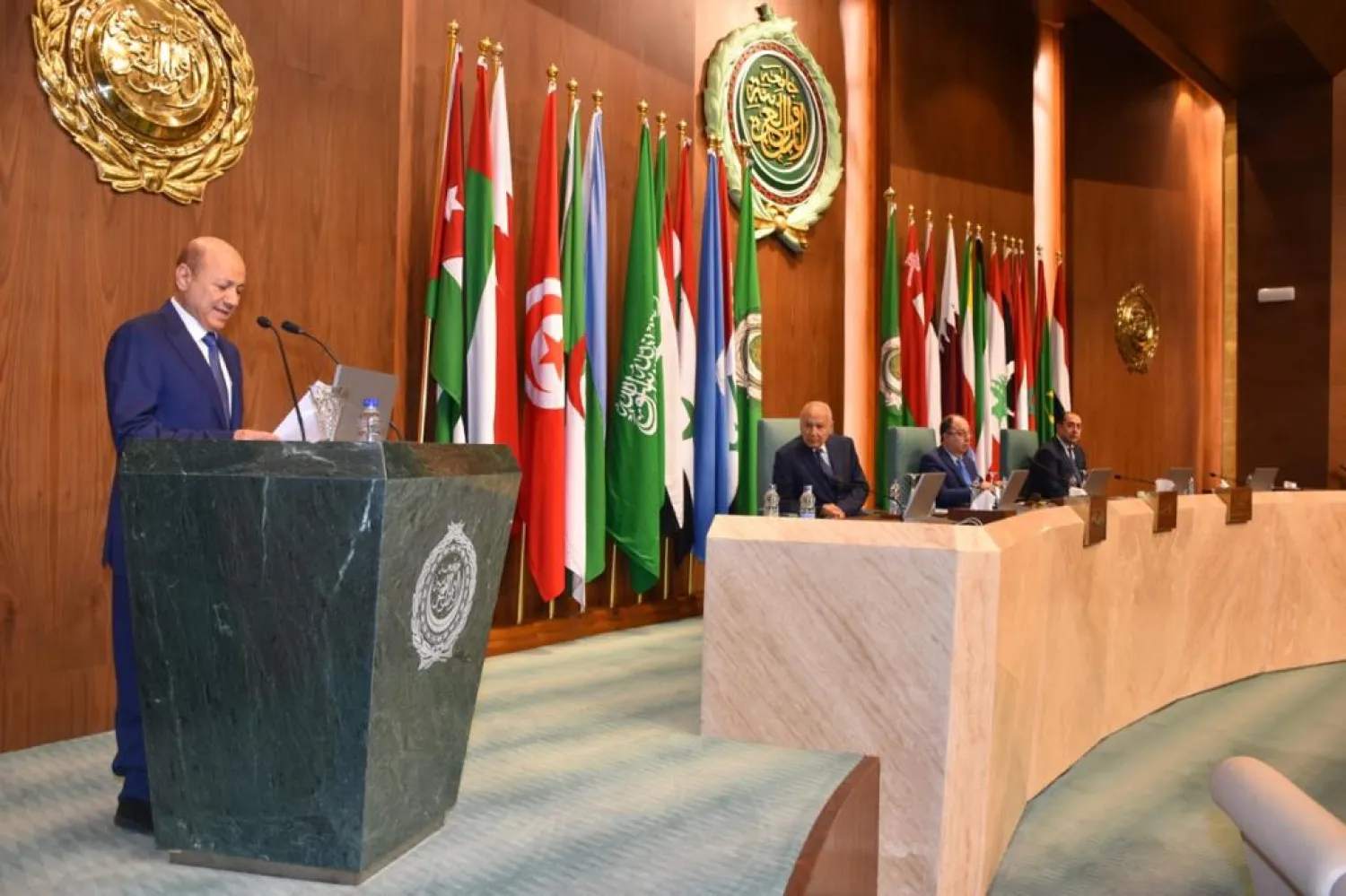 Al-Alimi addresses dignitaries at the Arab League meeting in Cairo (Arab League)