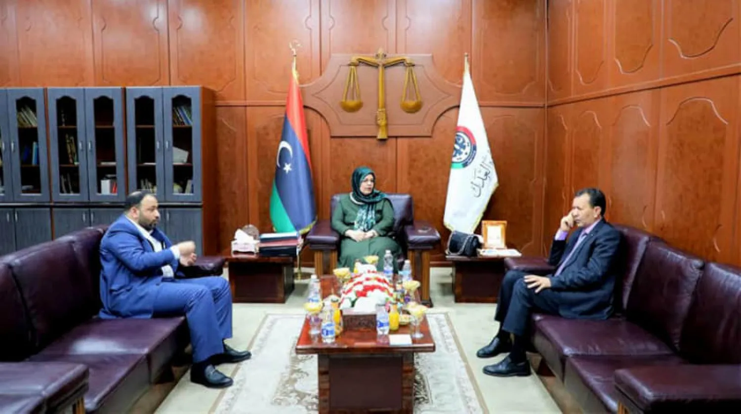 وزيرة العدل بحكومة «الوحدة» المؤقتة تبحث مع مسؤوليين محليين احتجاز مجموعة من الشباب الليبي في الجزائر (الوزارة)