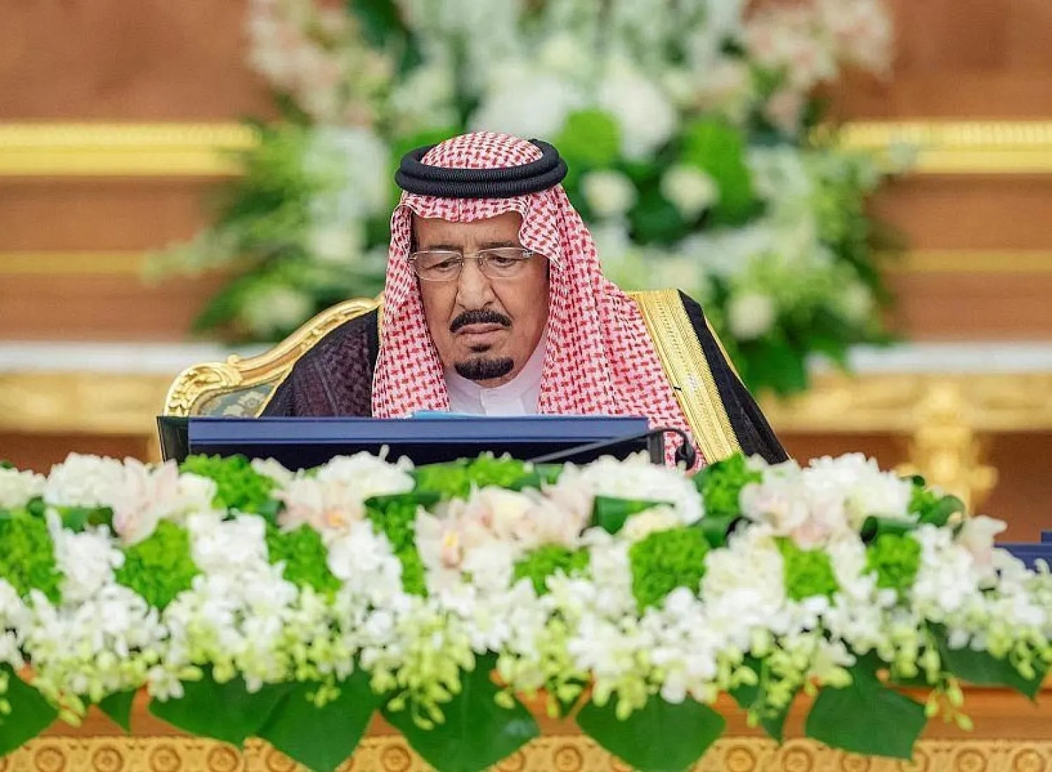 King Salman chairs the cabinet meeting in Jeddah. (SPA)