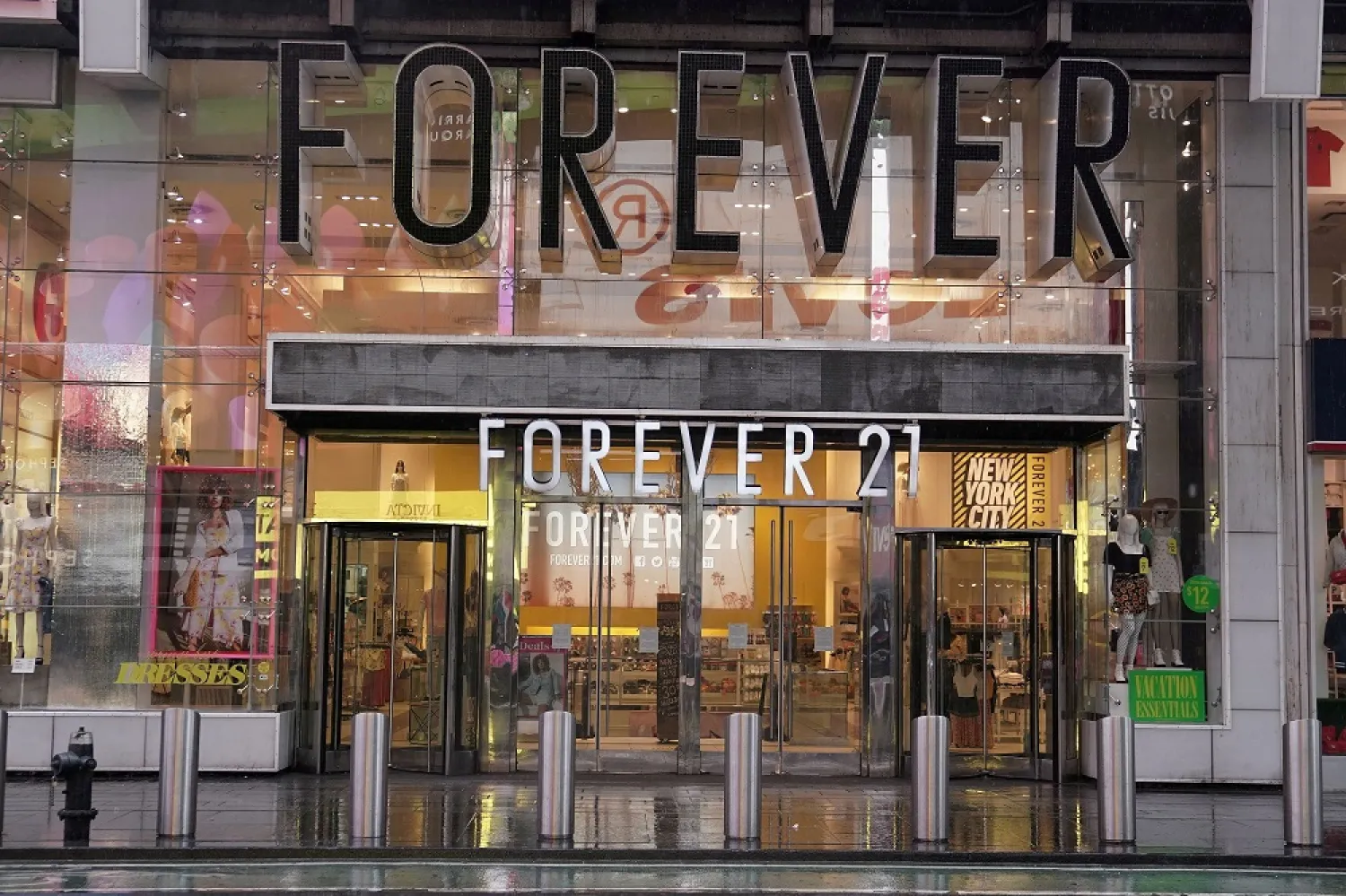 A closed Forever 21 store is pictured in Times Square following the outbreak of Coronavirus disease (COVID-19), in the Manhattan borough of New York City, New York, US, March 23, 2020. (Reuters)