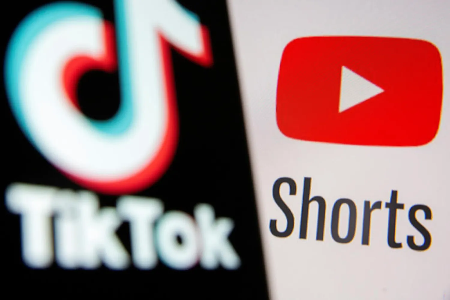 «يوتيوب شورتس» تتيح تسجيل مقاطع فيديو تصل مدتها إلى 60 ثانية (أرشيفية - رويترز)