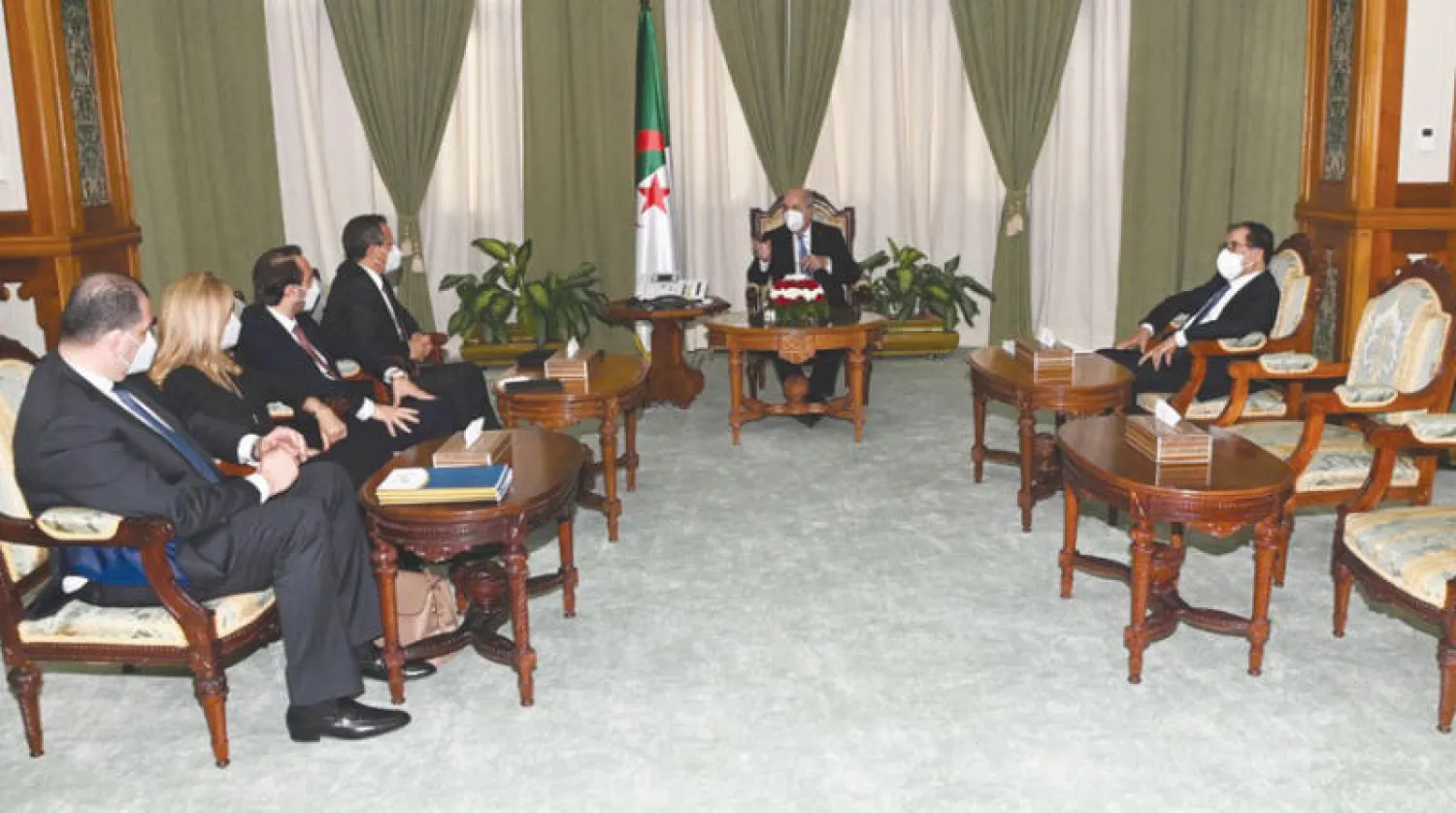 تبون مستقبلاً أرباب العمل (الرئاسة الجزائرية)