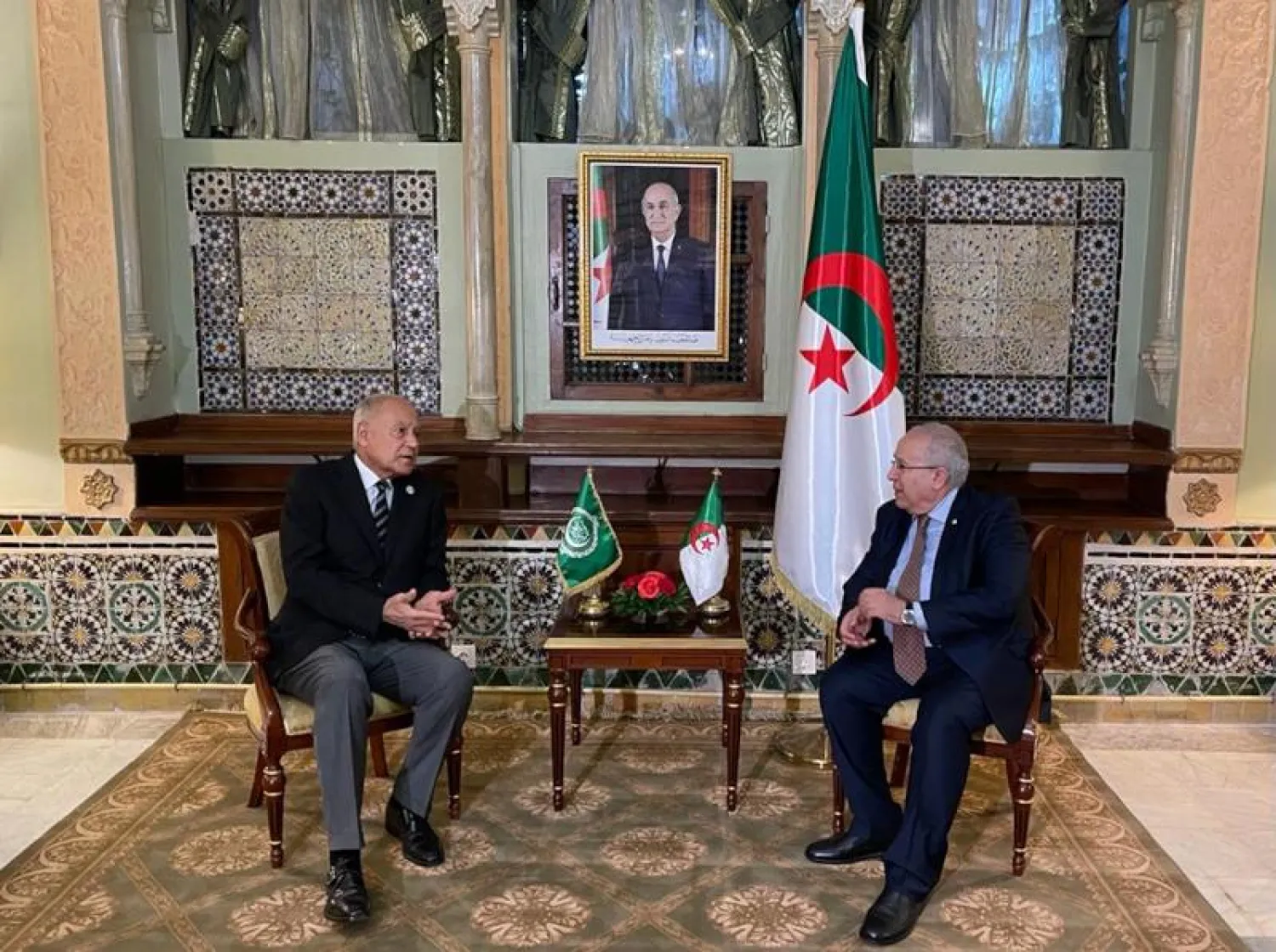 الأمين العام لجامعة الدول العربية أحمد أبو الغيط ووزير الخارجية رمضان لعمامرة (وزارة الخارجية الجزائرية)