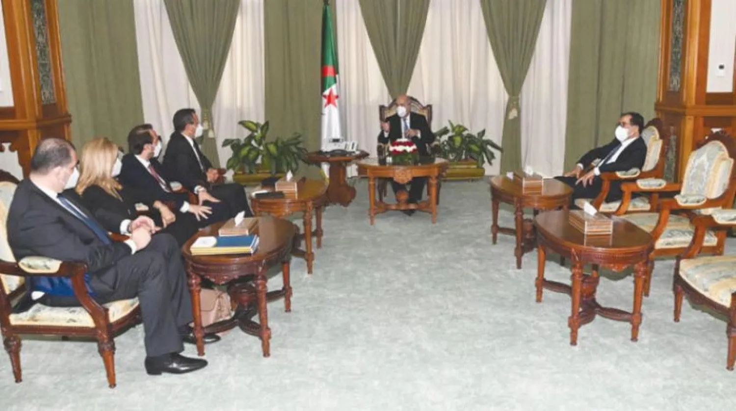 Tebbun işverenleri ağırlıyor (Cezayir cumhurbaşkanlığı)