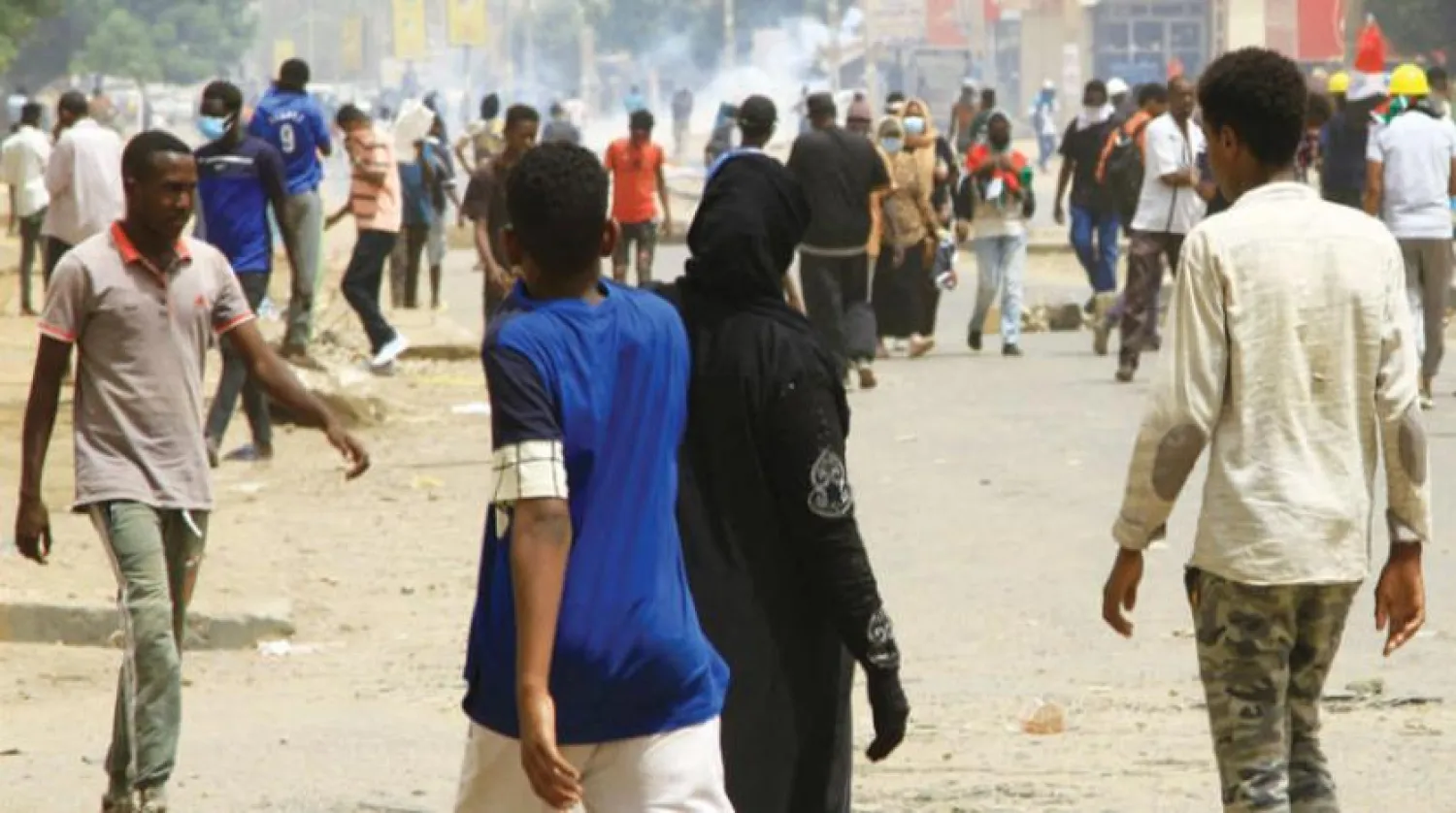 Sudan’da sivil yönetimin geri getirilmesi çağrısında bulunulan protestolardan bir kare (AFP)